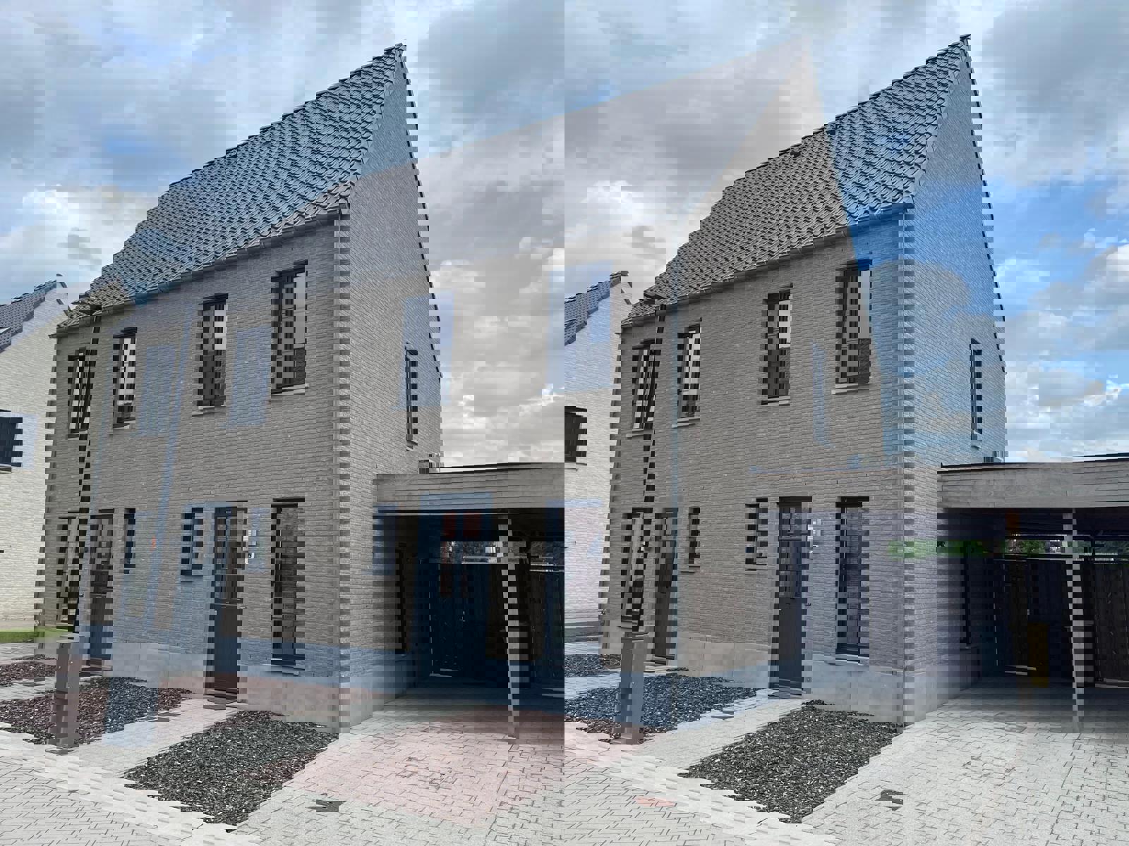 Instapklare ruime woning in een rustige nieuwe verkaveling. foto 2