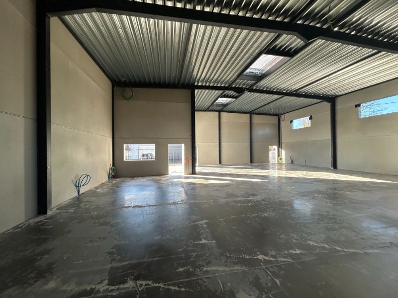 Nieuwbouw magazijn op uitstekende ligging - mogelijkheid tot kantoor foto 7