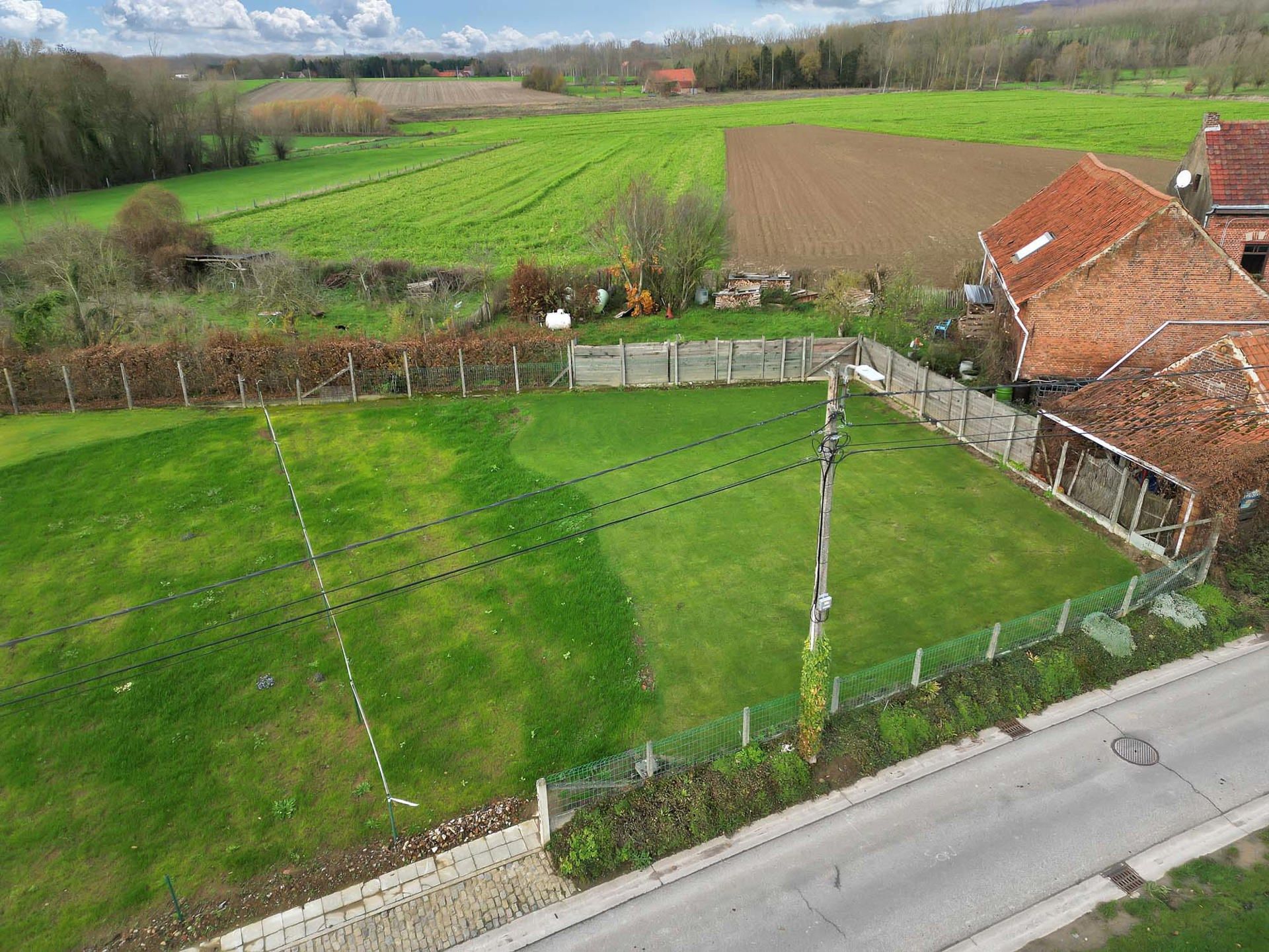 Perceel grond voor open bebouwing op 3a 67ca foto 2