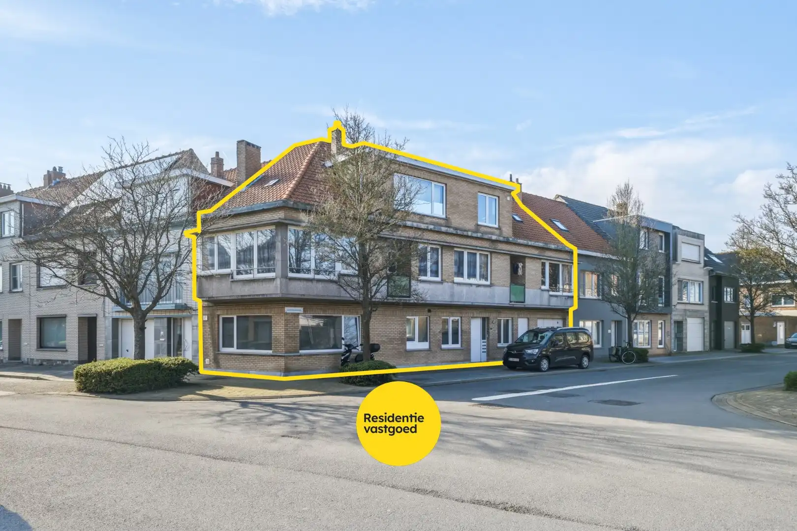 Opbrengsteigendom met 4 (vergunde) appartementen en garage te Bredene - Rendement 6,12% foto {{pictureIndex}}