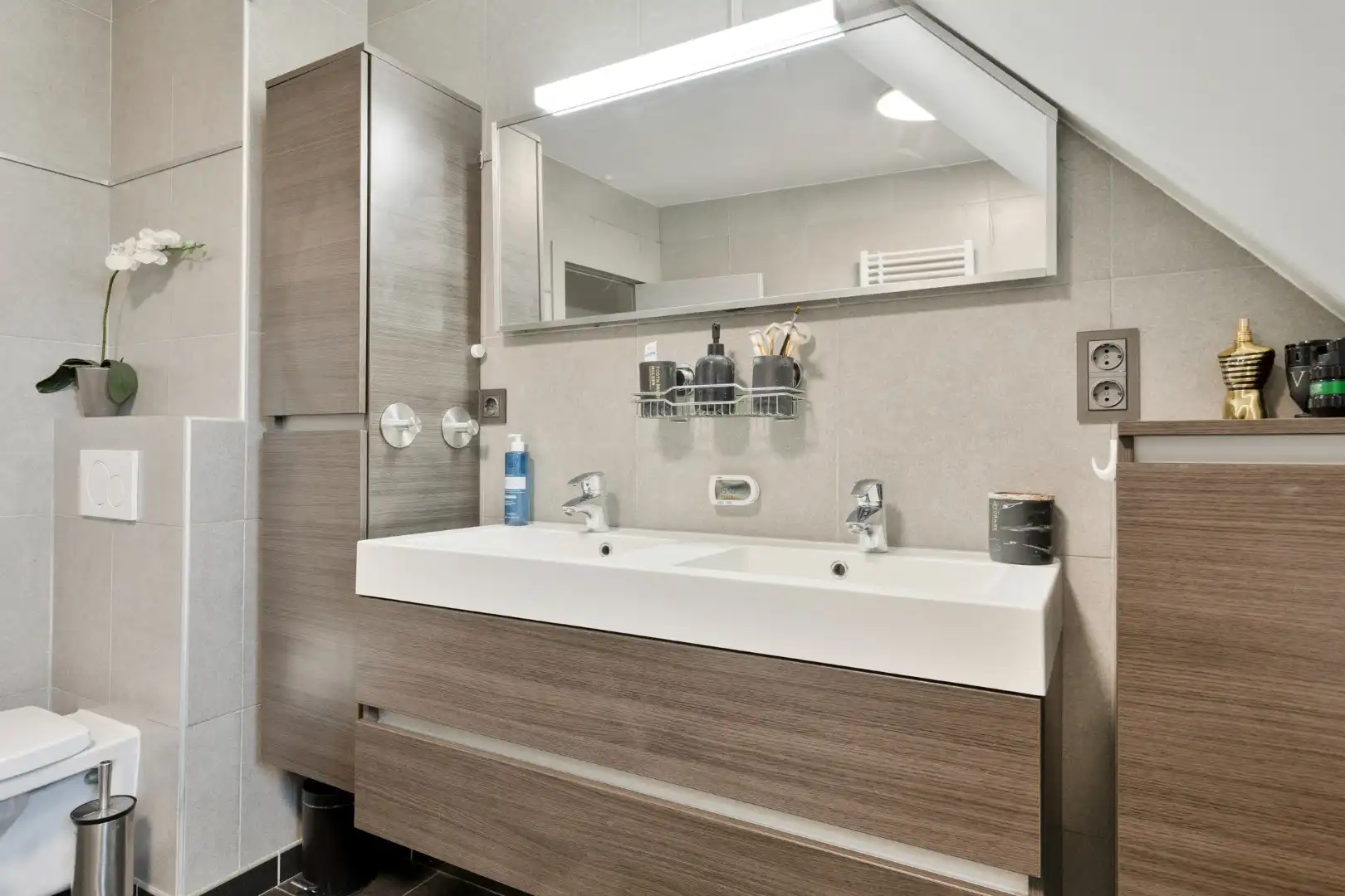 Mooie bel-etage woning van 234 m² bew.opp. op 344 m² grond. foto 20