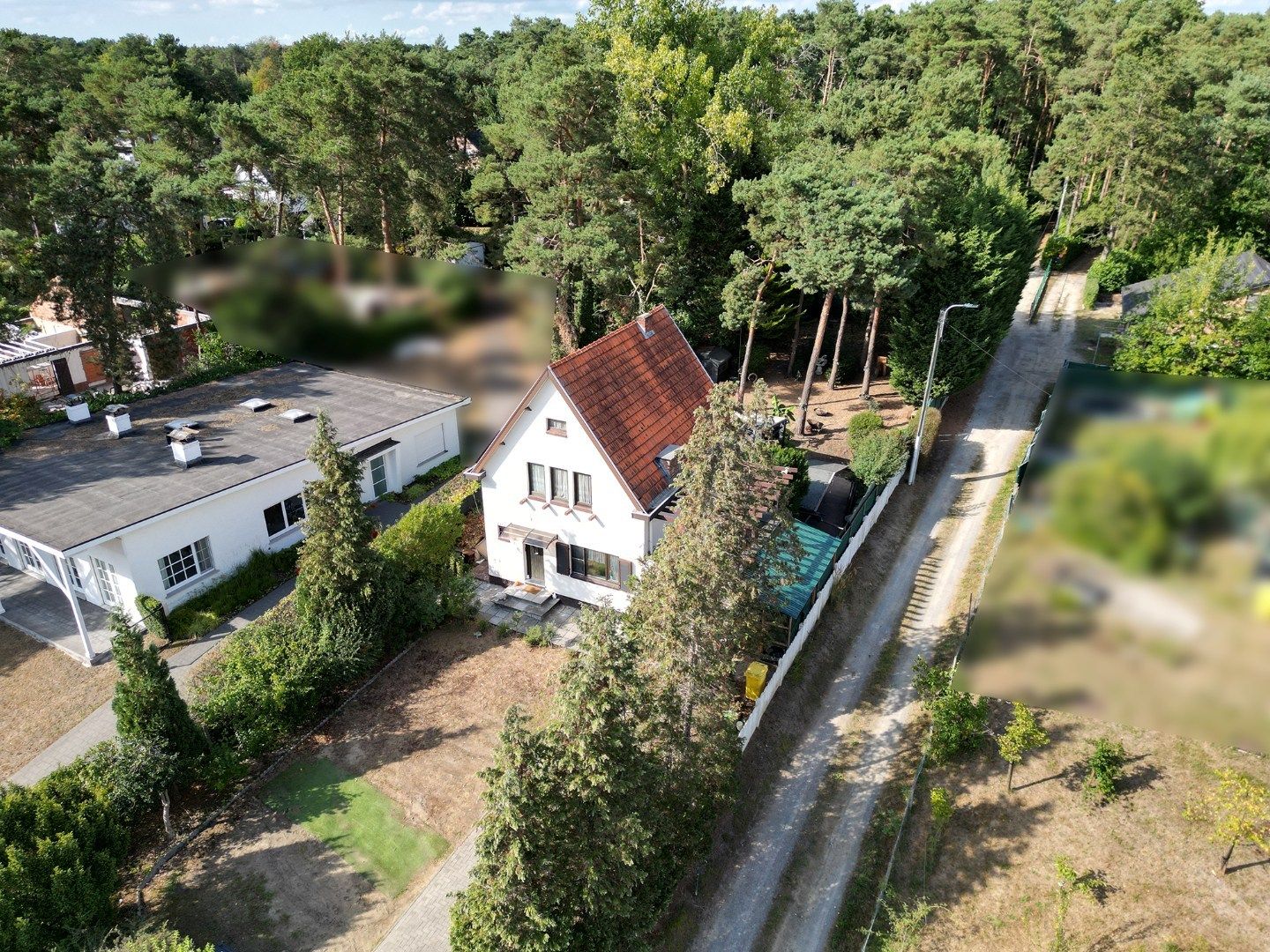 Hoofdfoto van de publicatie: Ruime open bebouwing op 10a 51ca met potentieel.