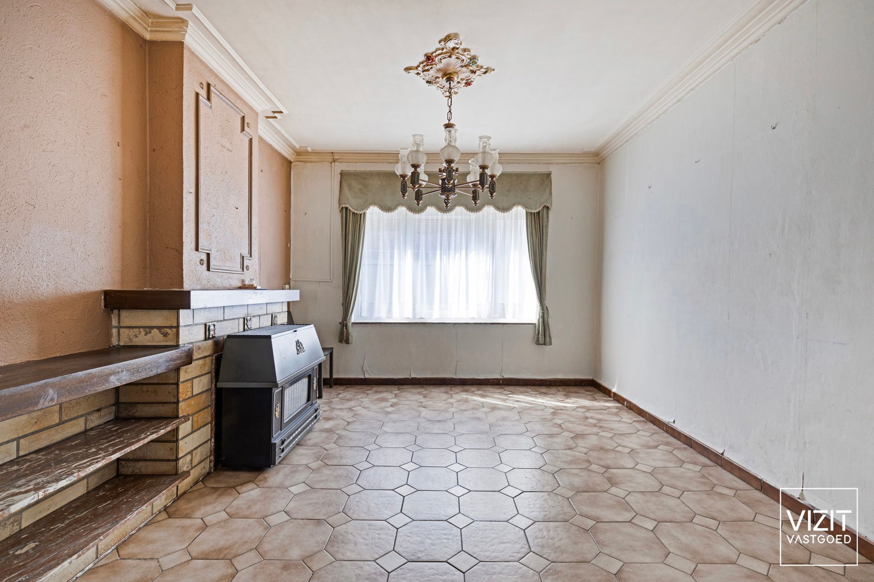 Rustig gelegen te renoveren woning foto 4