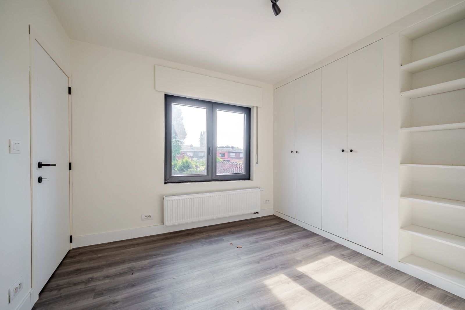 Eerste kijkdag 28/06/2025 tussen 09.00 en 10.00 uur! Af te werken woning met garage! foto 14