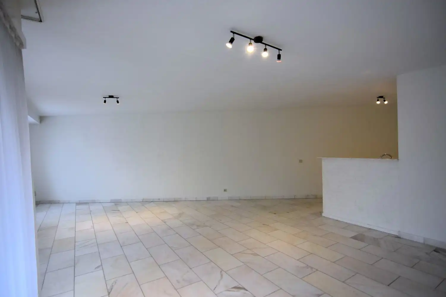 Ruim 2-slpk appartement in hartje Rumbeke foto 5