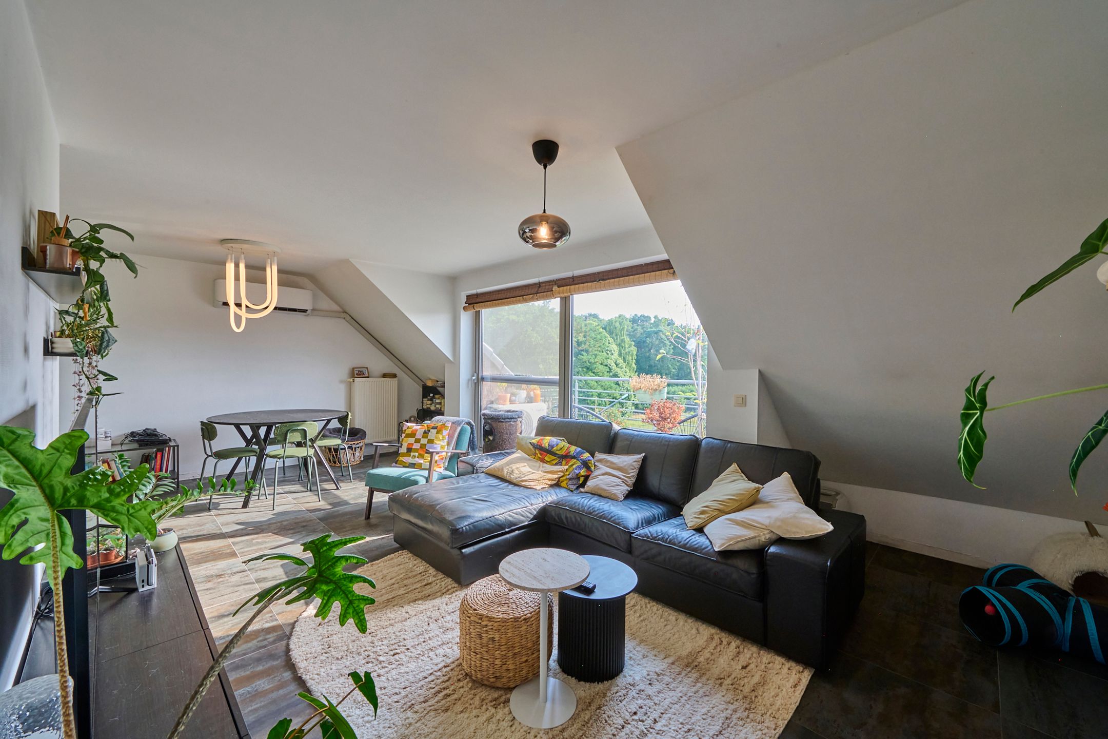 Instapklaar appartement (1 slpk), terras, carport en kelderberging foto {{pictureIndex}}