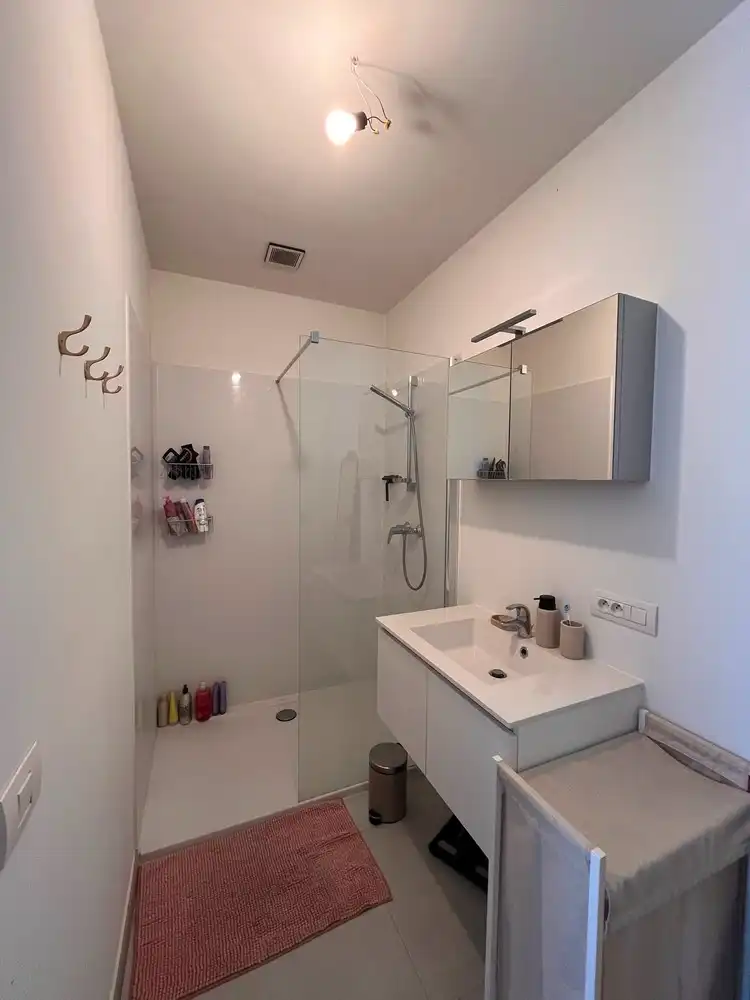 Centraal gelegen en instapklaar appartement te huur in Kortrijk foto 9