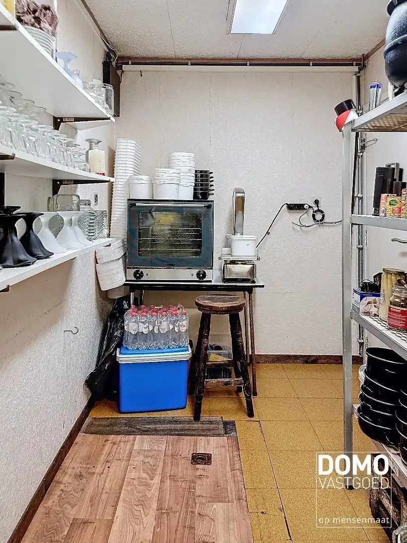 TE HUUR - GOED DRAAIEND RESTAURANT MET FRITUURZAAK EN WOONST foto 18