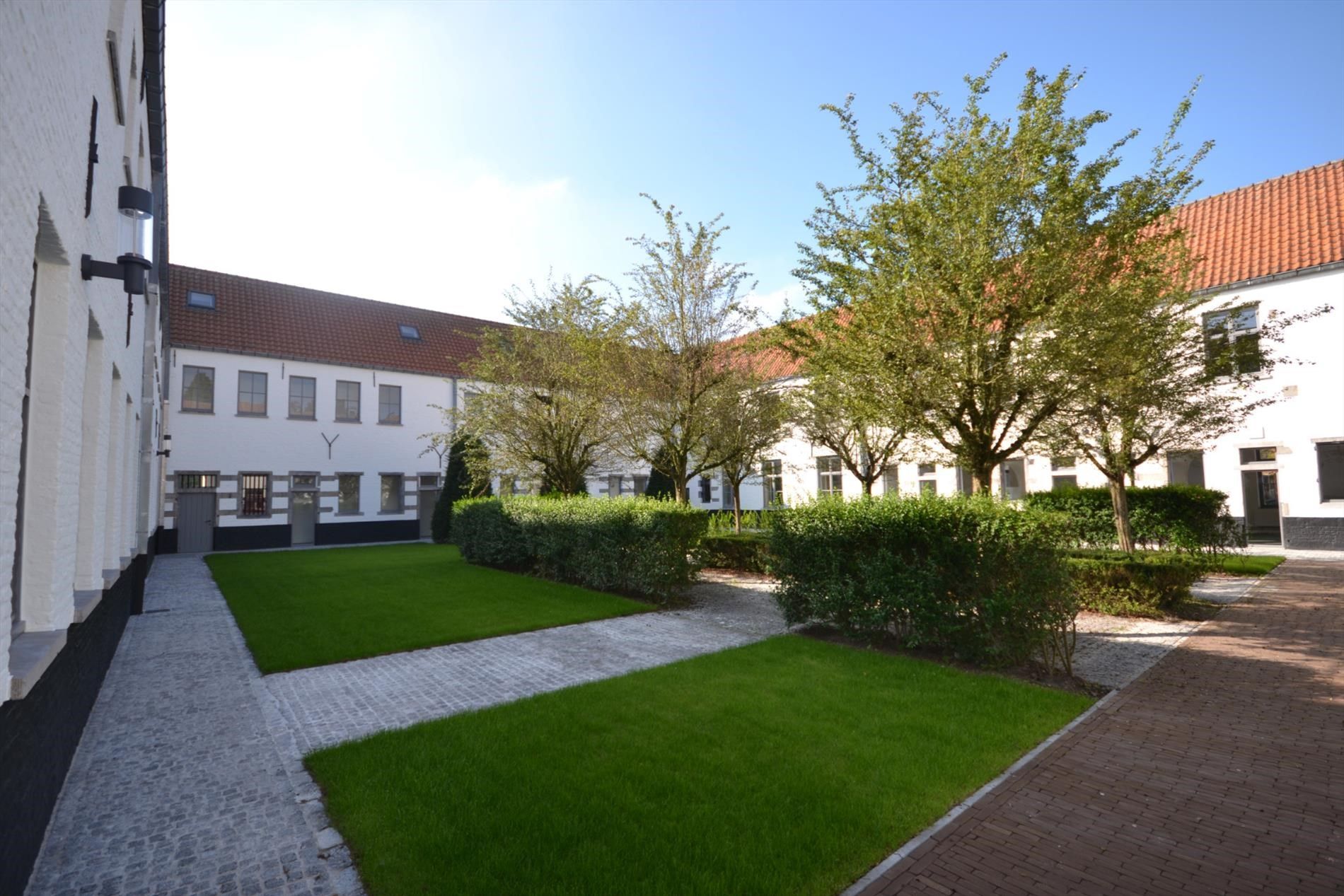 Studeren in een moderne studio, omringd door een oase van rust, midden in het hart van Brugge. foto 6