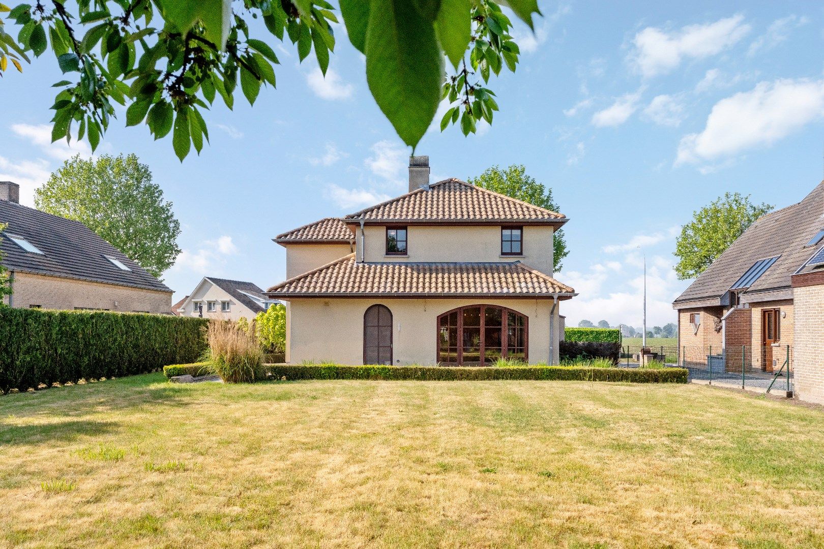 RUSTIG GELEGEN ALLEENSTAANDE VILLA MET 4 SLPKS OP 922 m² foto 18