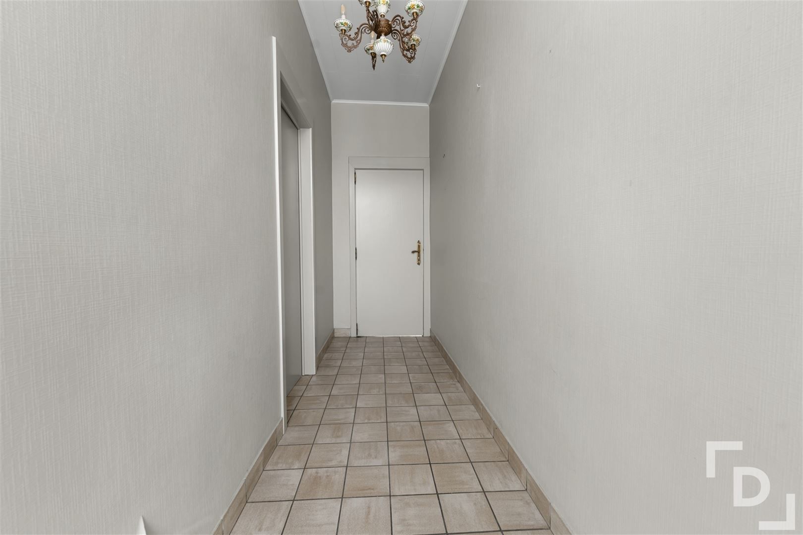 Ruime te renoveren woning te koop in Geluveld. foto 28