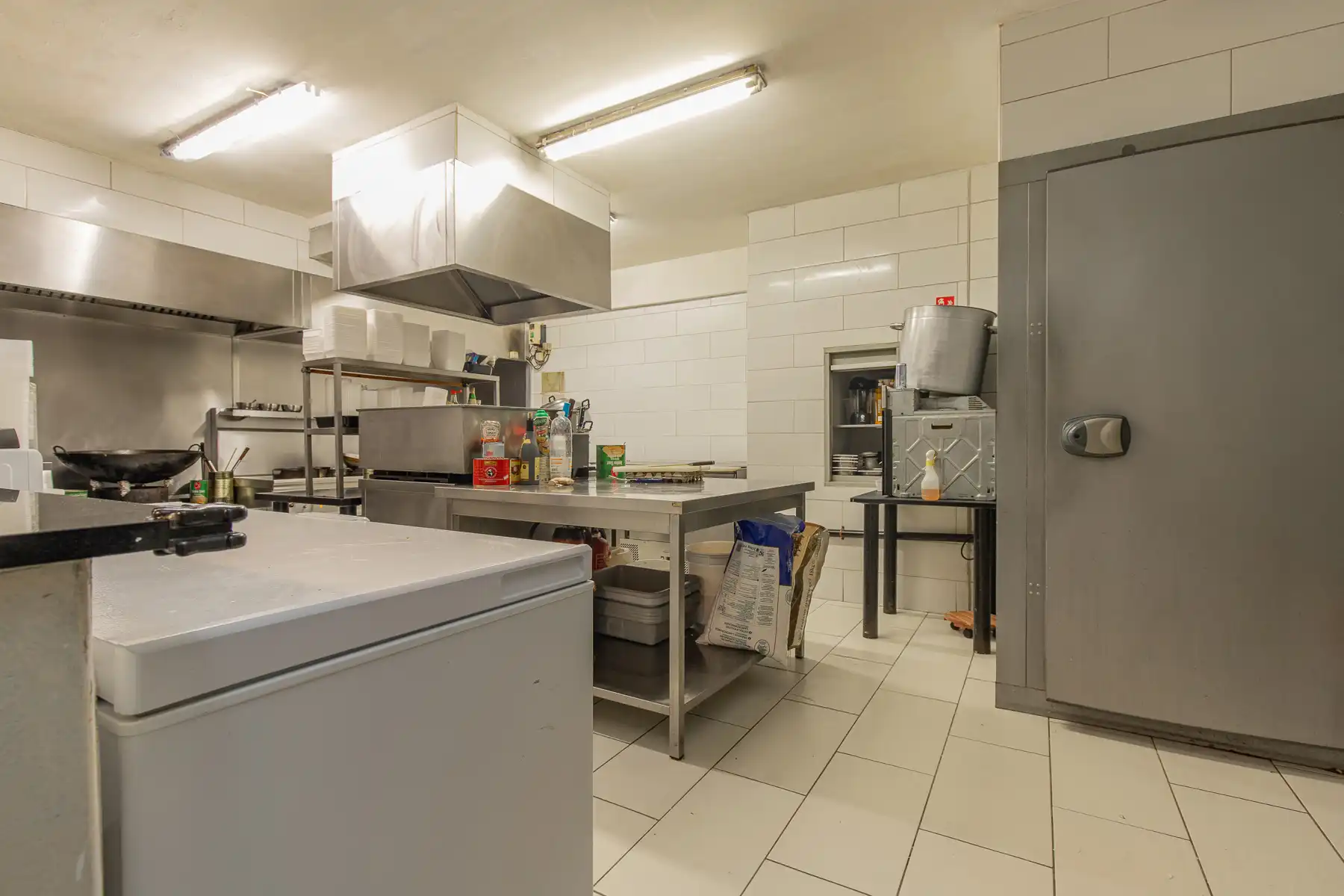 Ruim handelspand op commerciële locatie foto 5