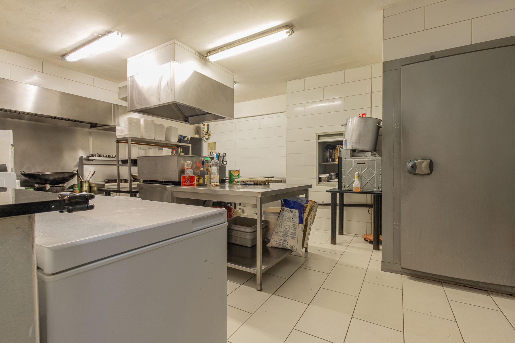 Ruim handelspand op commerciële locatie foto 5