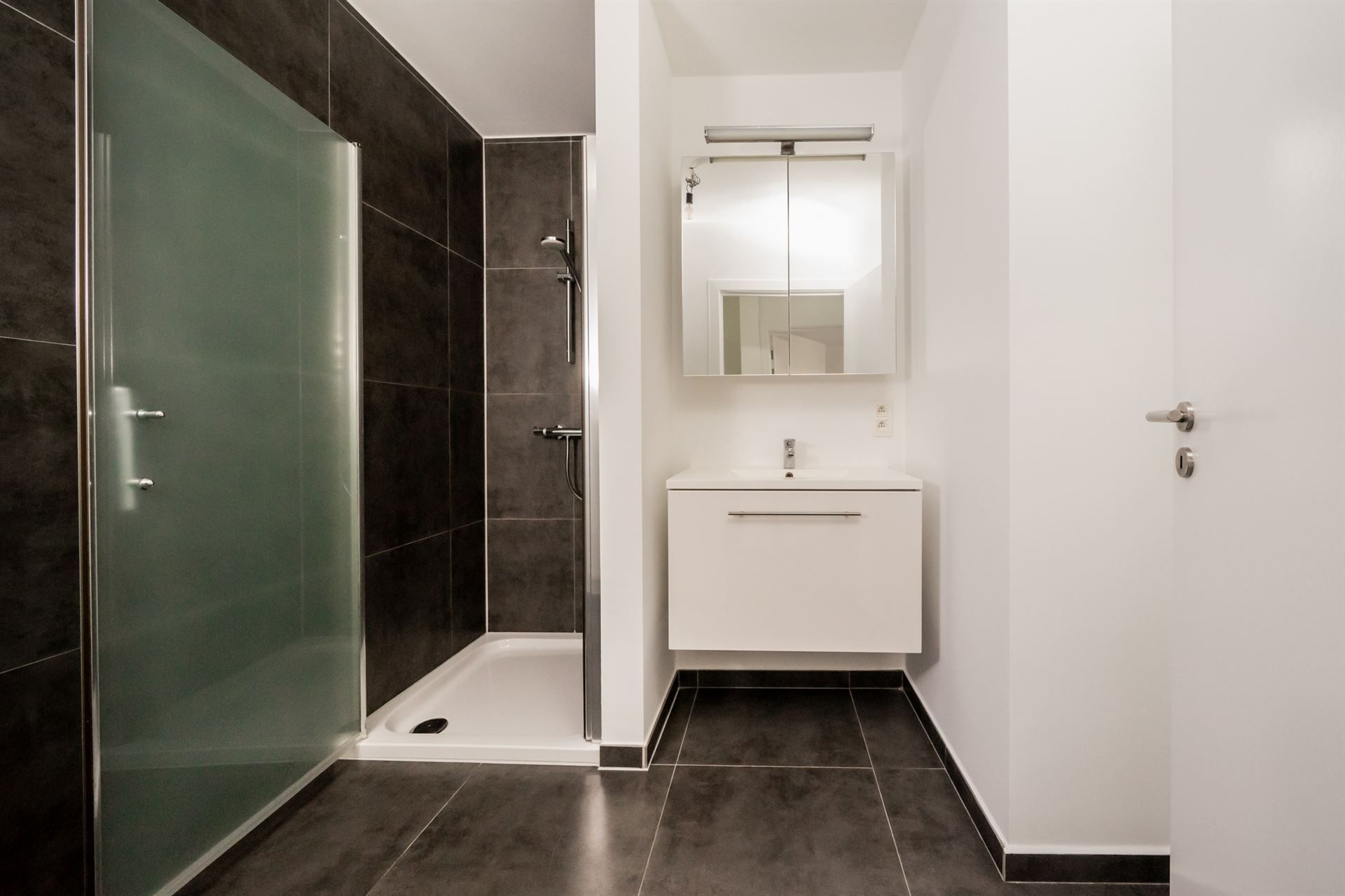 Modern appartement met 2 slpk & terras, in hartje Walem foto 13