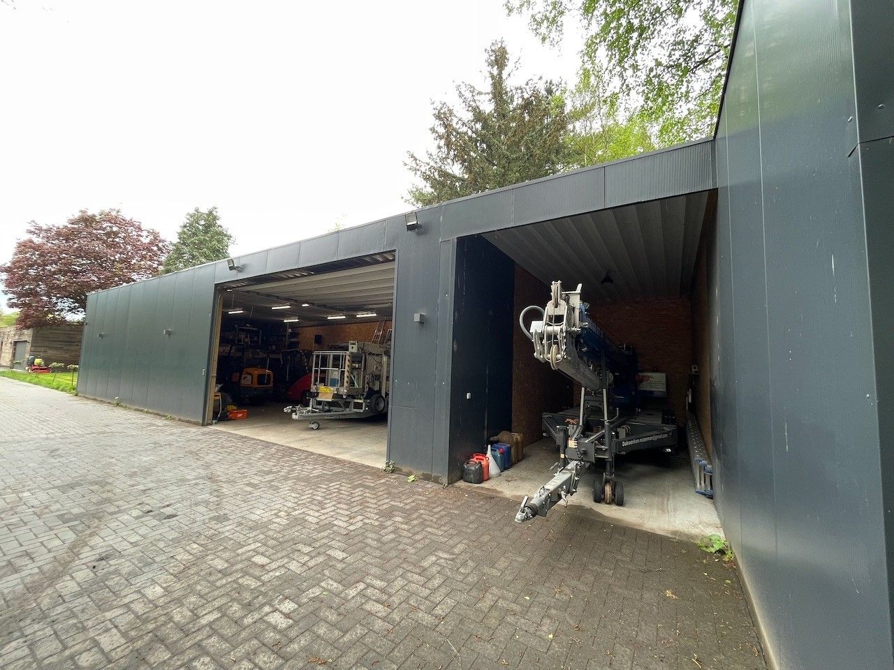 Genk, Huiskensweier 35: Ruime woning met magazijn, kantoorruimte, ruime garage, opslagplaats, 3 slaapkamers, 2 badkamers,... op 53a62ca vlot bereikbaar vlakbij Natuurgebied "De Maten". foto 5