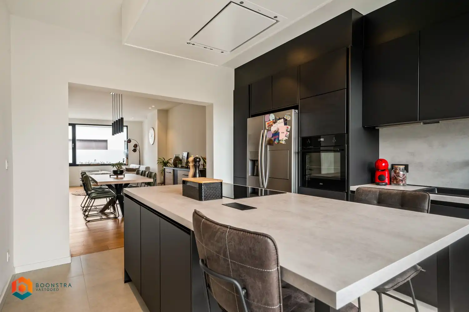 Appartementsgebouw met 2 app + grote parking foto 7