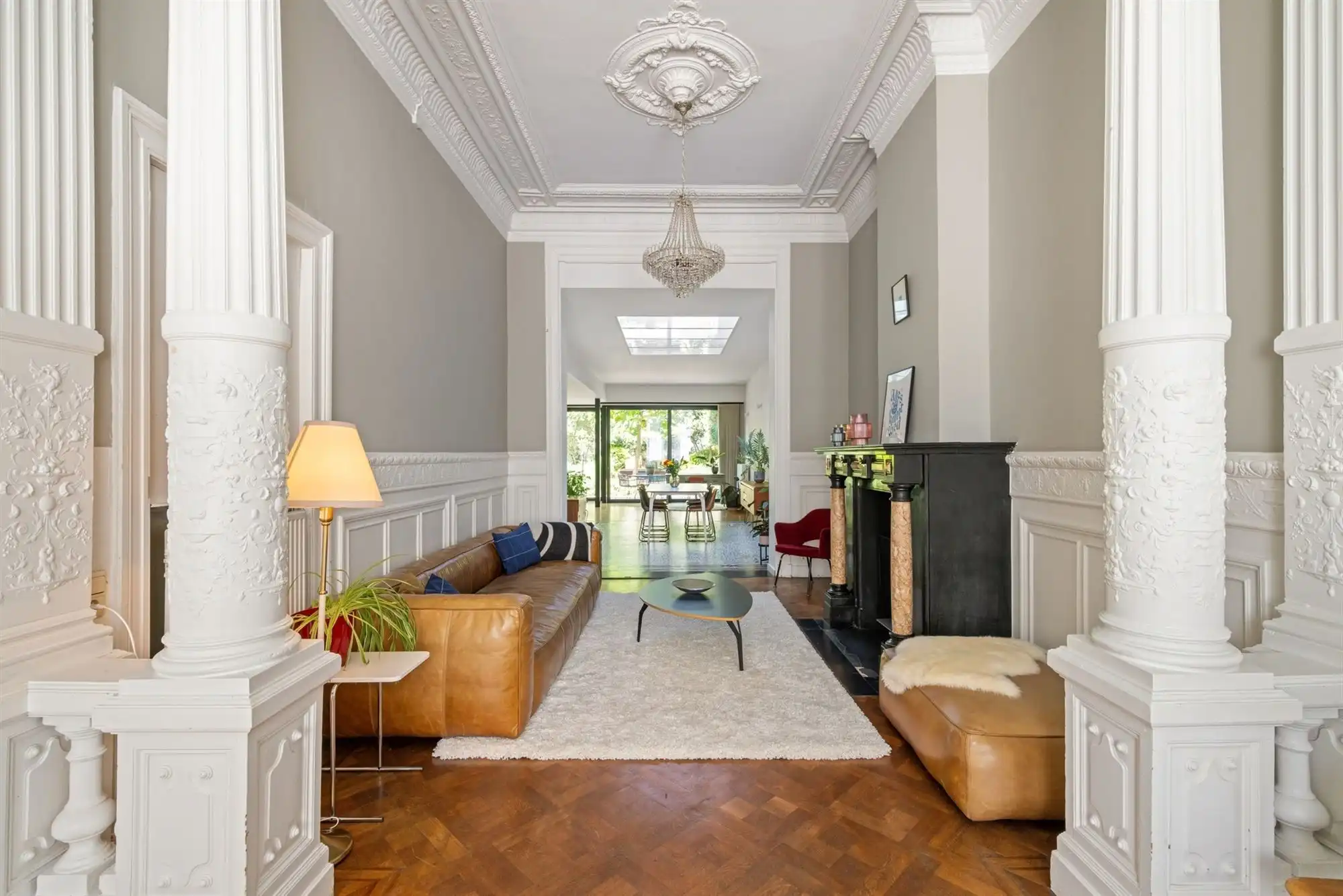 Statige neo-classicistische herenwoning met idyllische tuin foto 4
