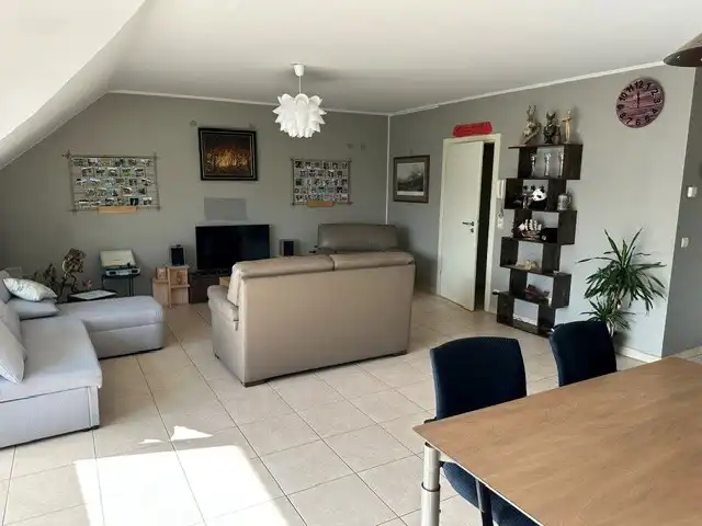 Lichtrijk duplex appartement met 2 slaapkamers en garage foto 4