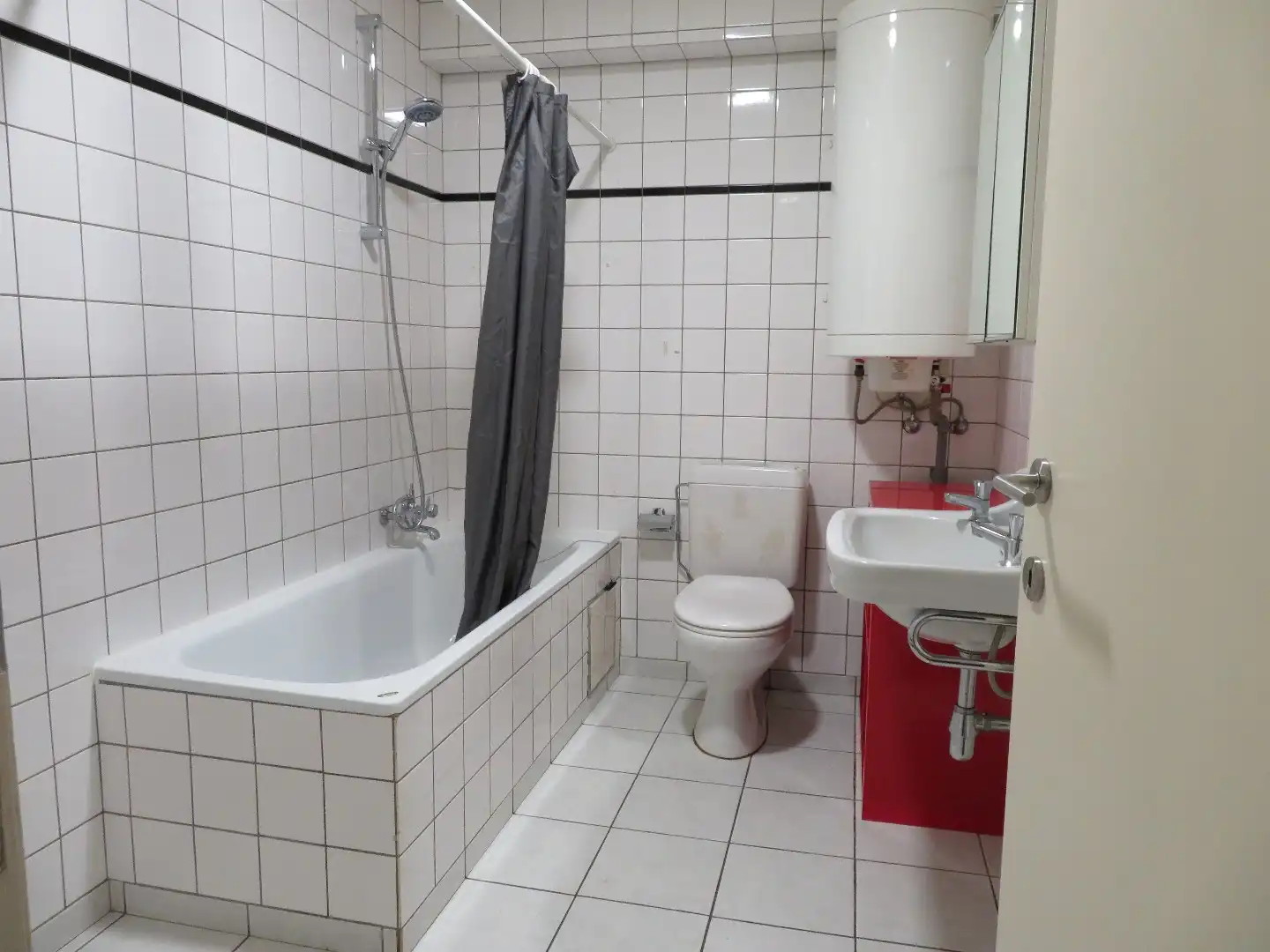 Knus appartement in dorpskern van Neeroeteren met autostandplaats! foto 4