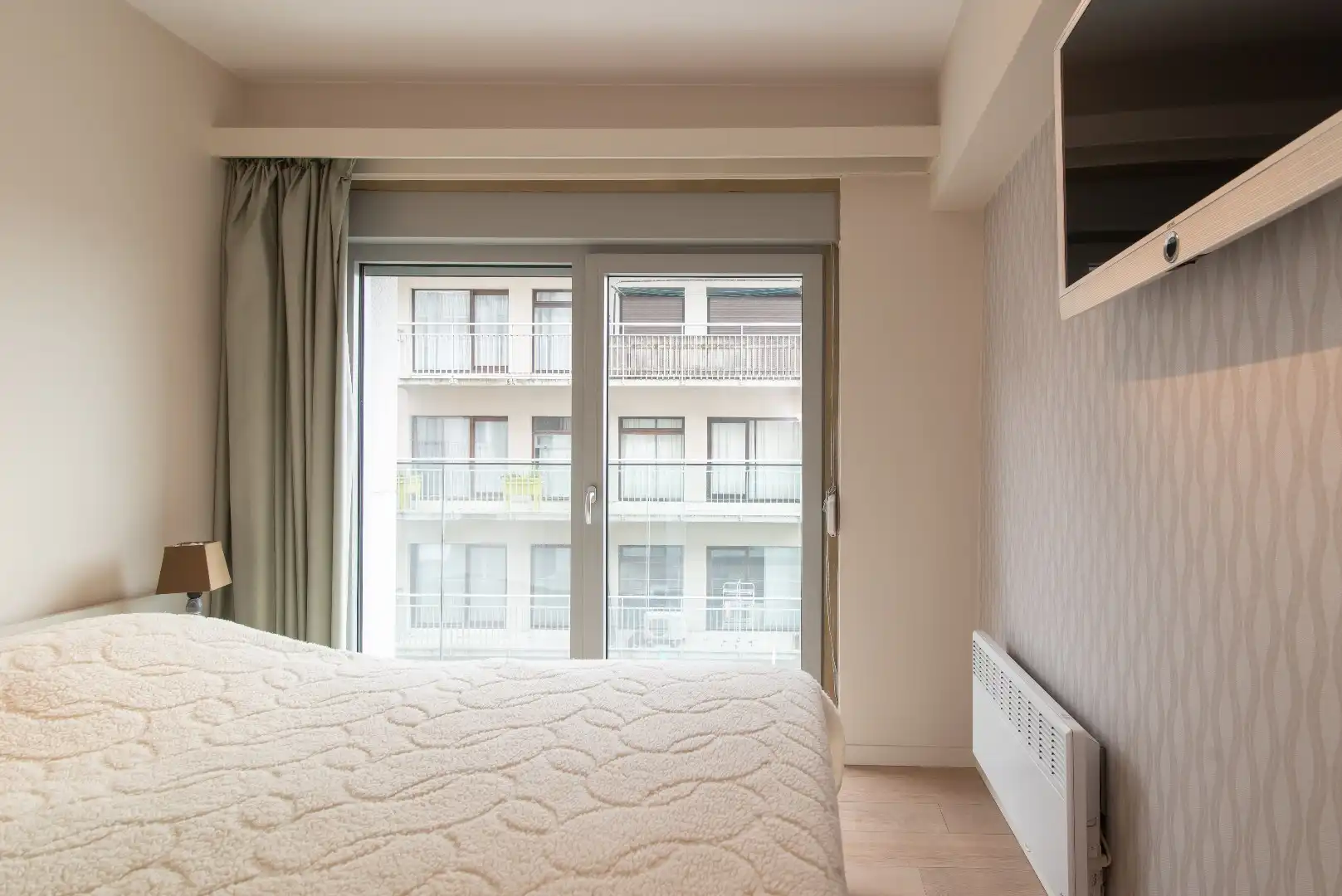 Prachtig gerenoveerd doorloopappartement met 2 slaapkamers foto 12