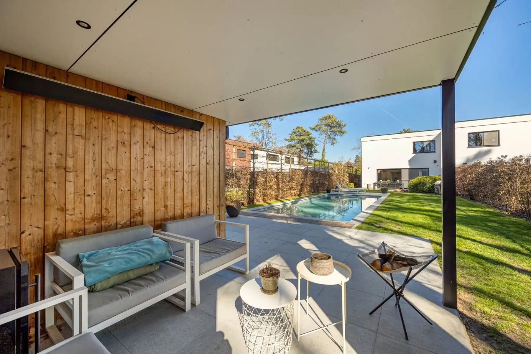 Recente halfopen BEN-woning met zwembad foto 5