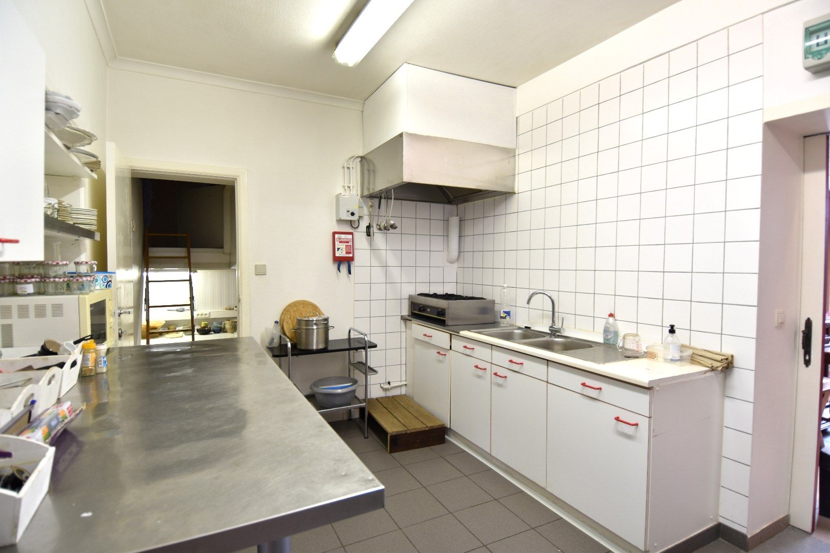 Horecazaak met apart woongedeelte, tuin/terras en garage te koop in Gullegem foto 9