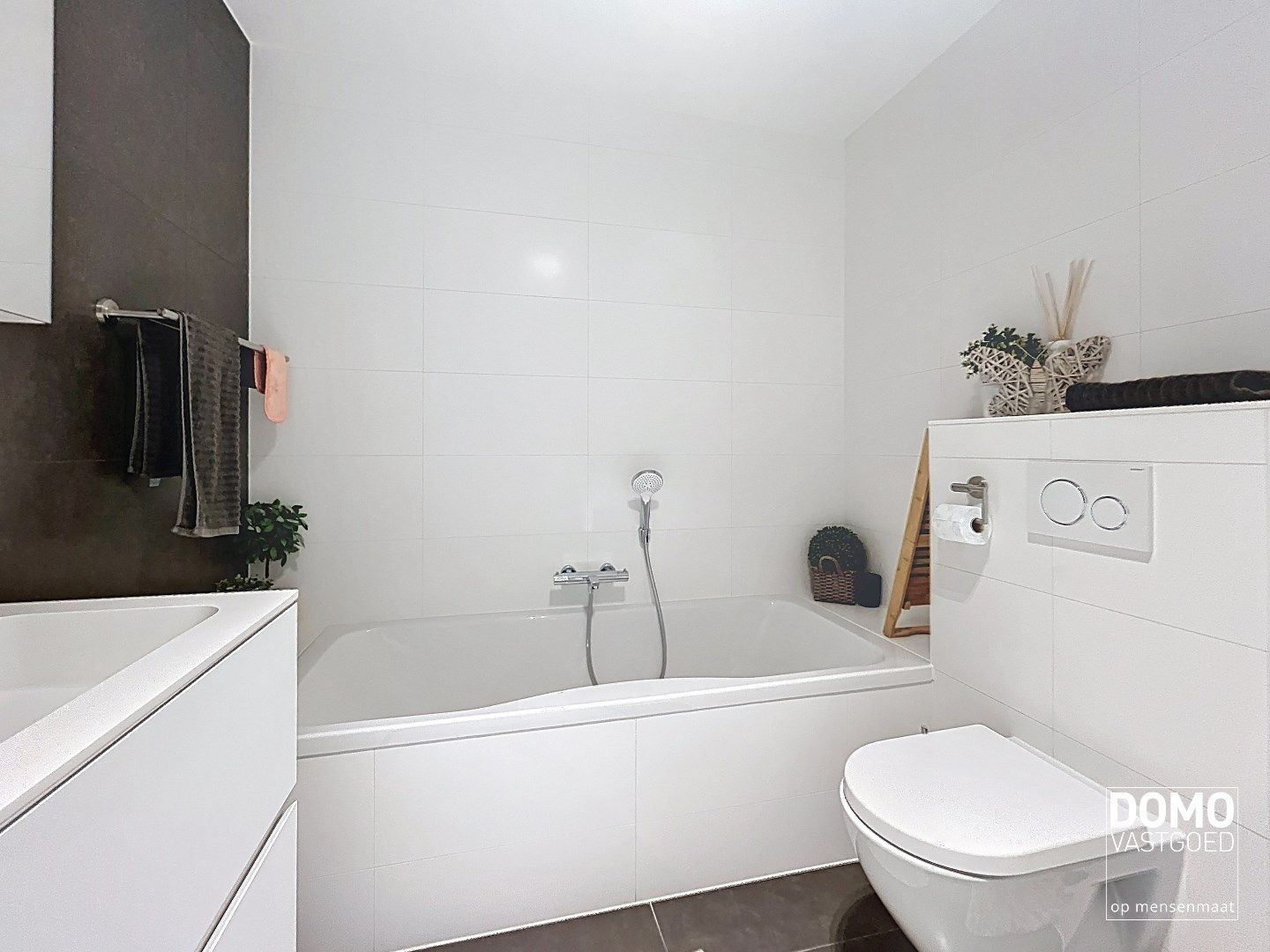 RECENT NIEUWBOUW DUPLEX APPARTEMENT MET MAAR LIEFST 3 RUIME BERGINGEN, 2 SLAAPKAMERS EN AUTOSTANDPLAATS TE SPALBEEK foto 17
