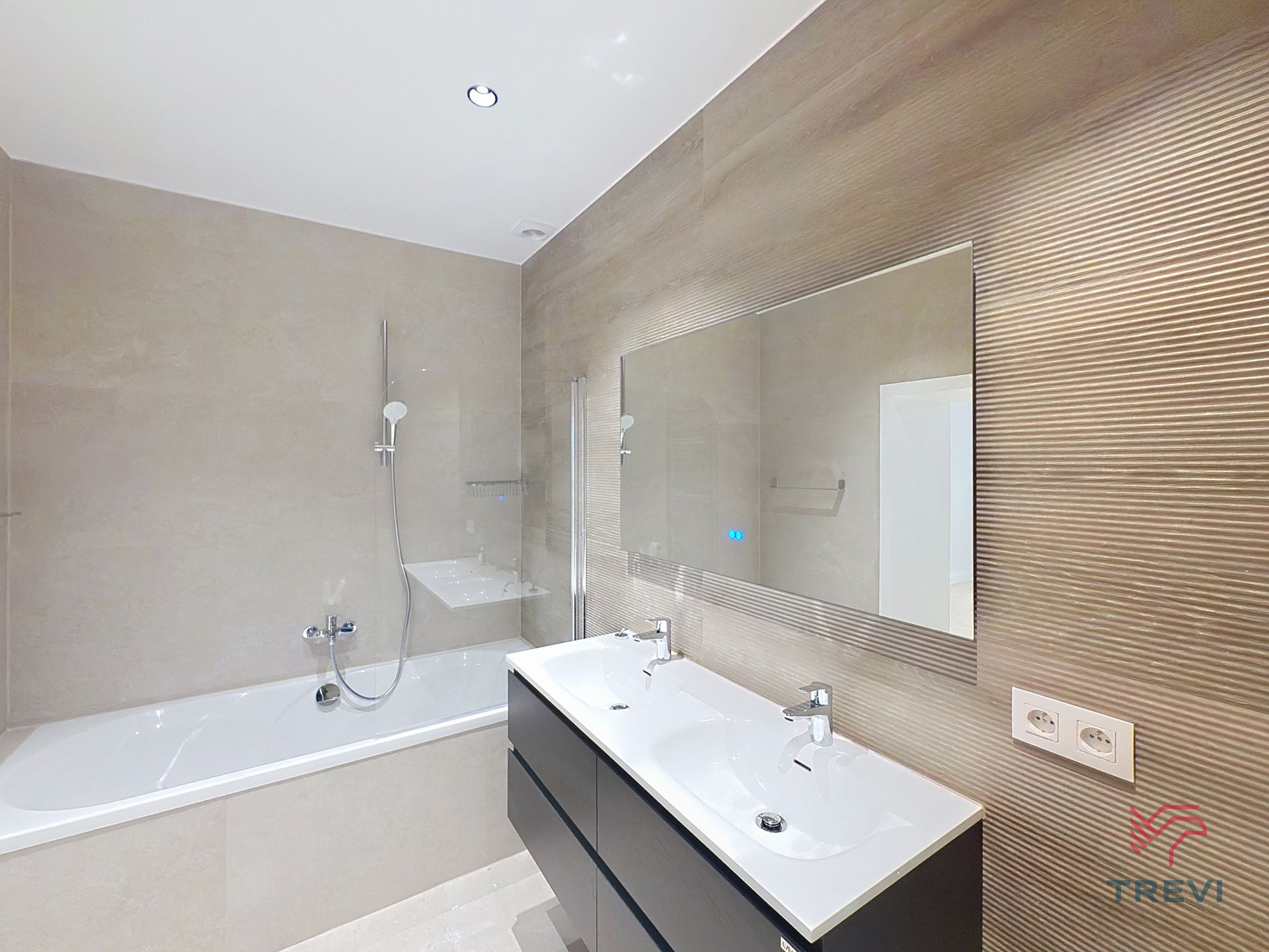 Gerenoveerd 2 slaapkamer appartement voor 1e bewoning! foto 13