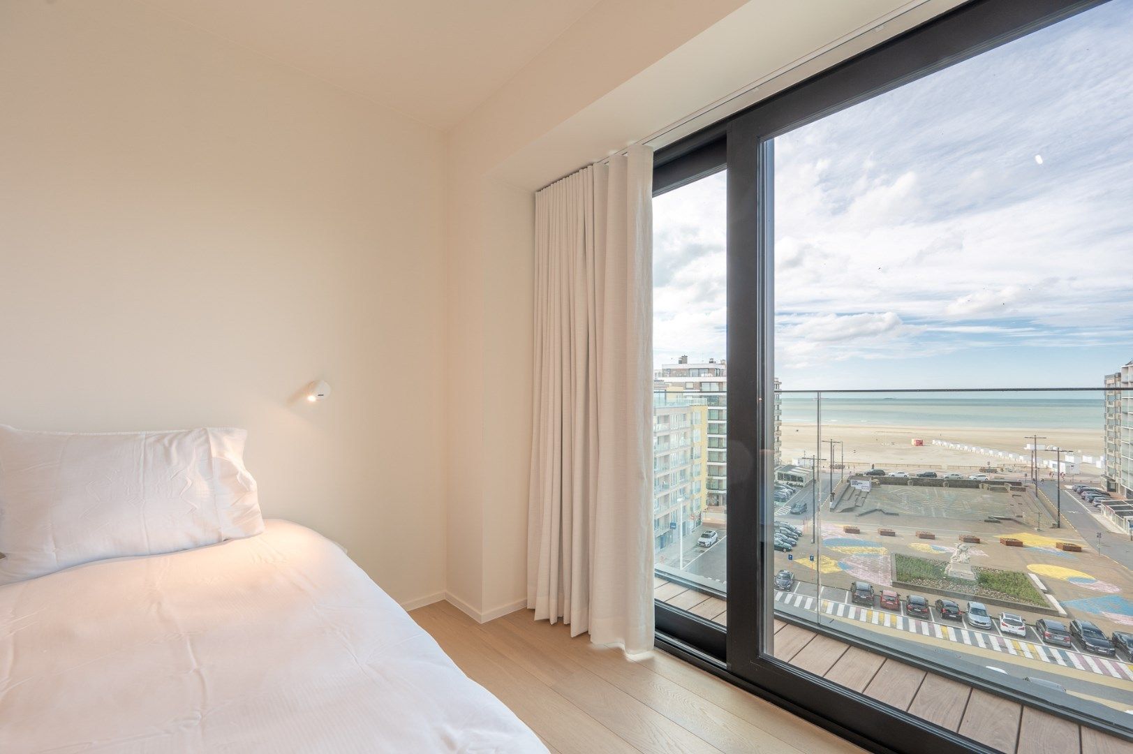 Heldentoren - Duplex genietend van een panoramisch zicht op de kust foto 10