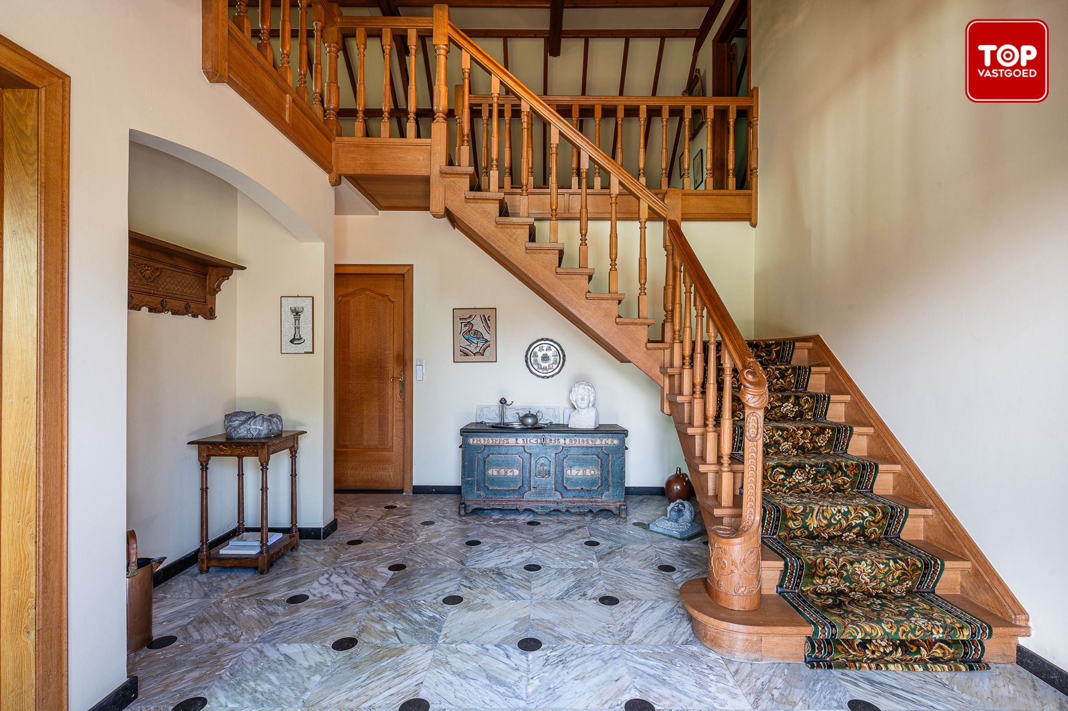 Prachtige villa op een groot perceel met veel groen rondom. foto 5