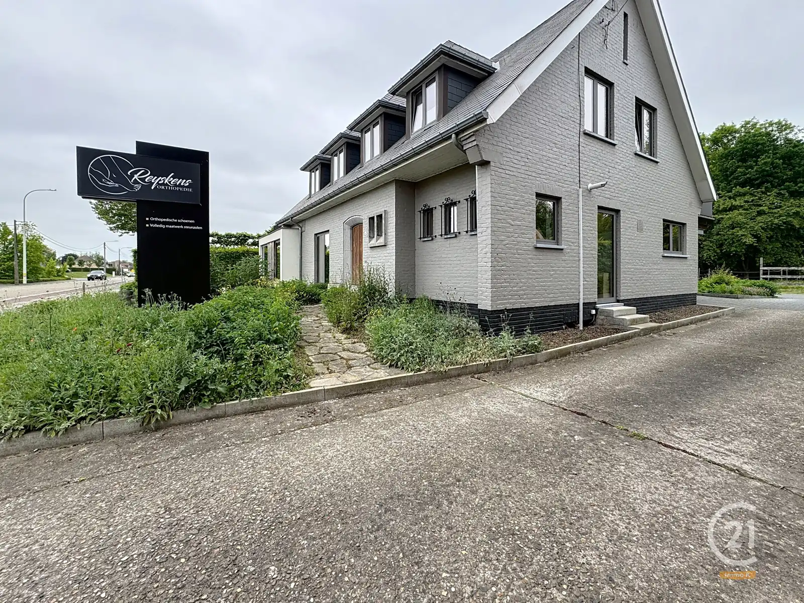 Volledig gerenoveerd (handels)huis met woonst op toplocatie! foto 15