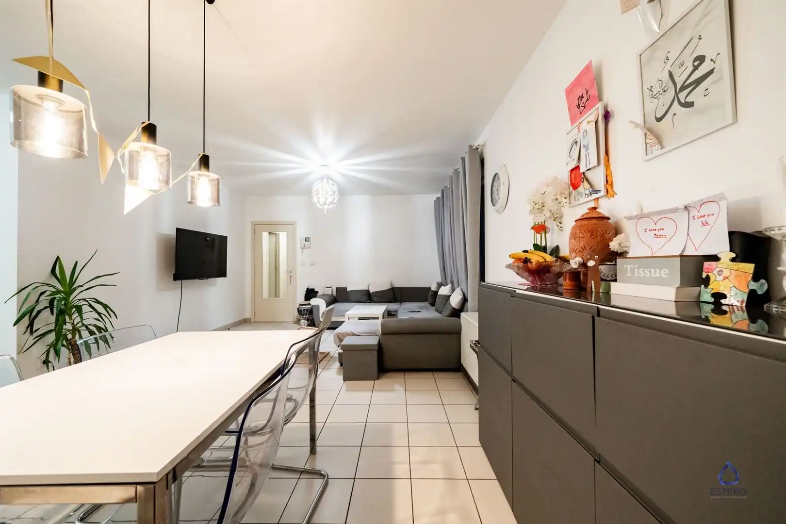Ruim 3-slaapkamerappartement met zuidgericht terras foto 2