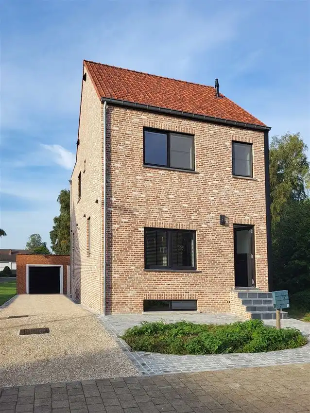 Vernieuwbouw op toplocatie, 3 slpk, tuin en garage foto {{pictureIndex}}