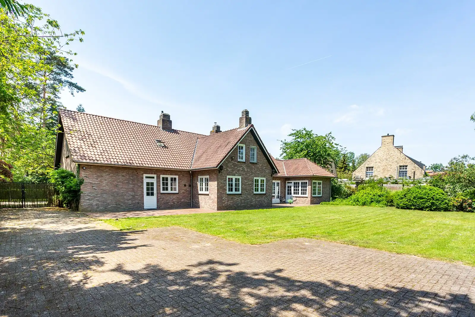 Charmante villa met zwembad en kantoor foto 22
