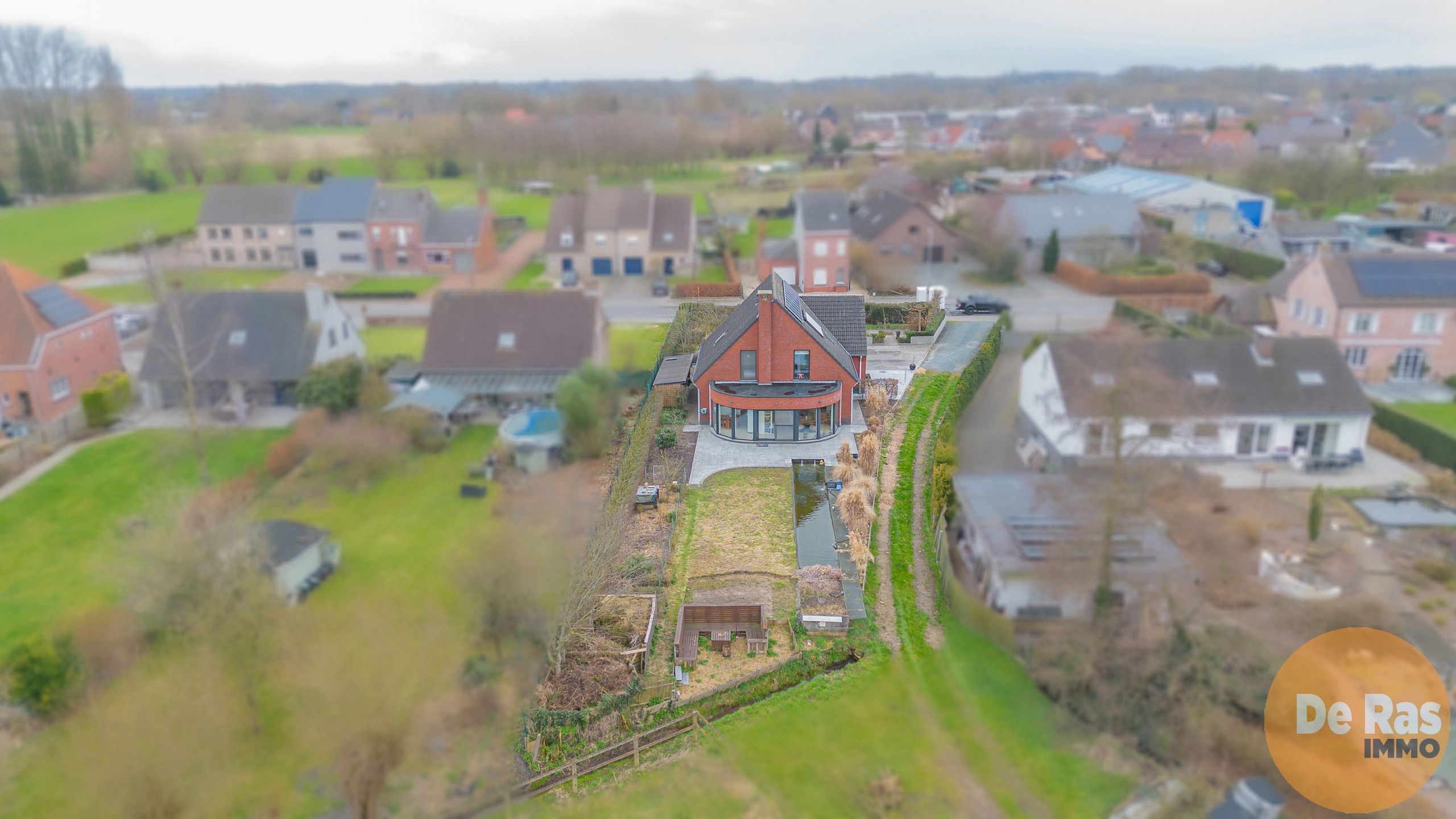 WIEZE - Lichtrijke villa met 5 slpks en 2 bdkmrs en tuin foto 3
