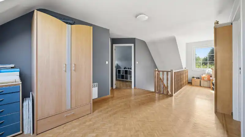 Villa van 265m² op 15 are met kantoor-praktijkruimte van 25m² en 3 slaapkamers foto 17