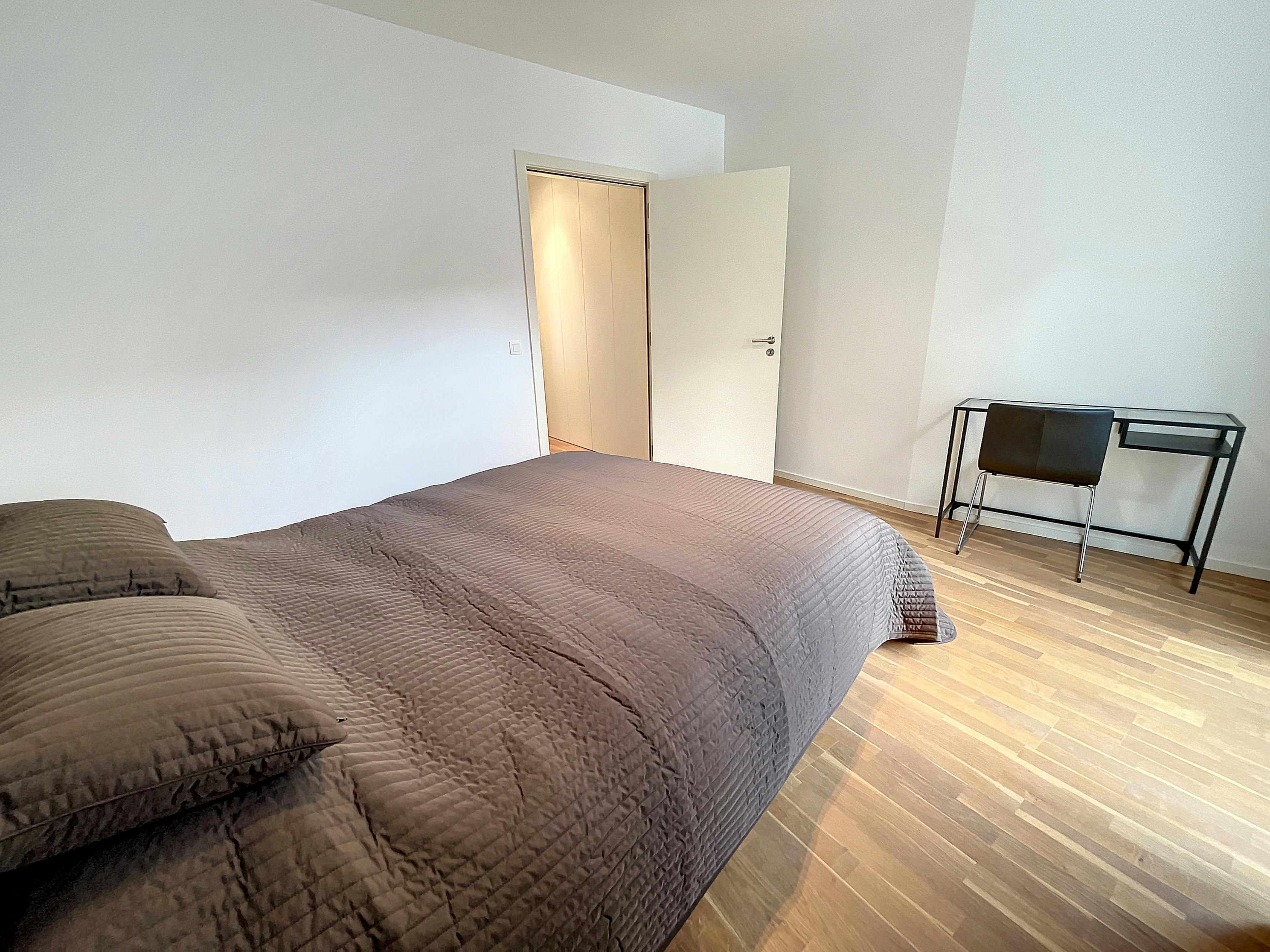 Appartement te Brussel nabij Rouppe en Zavel foto 9