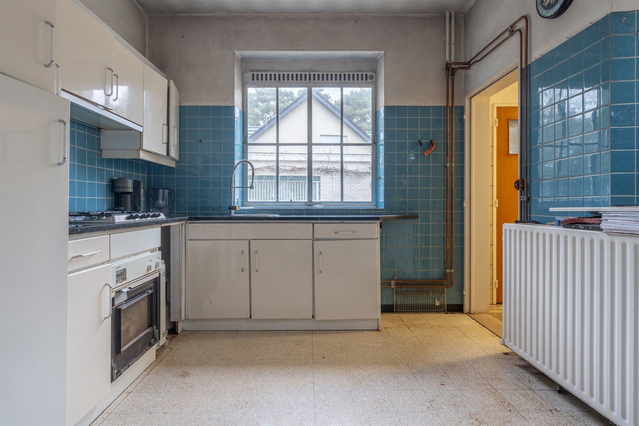 Charmante woning met veel potentieel op perceel van ± 4.100m². foto 10