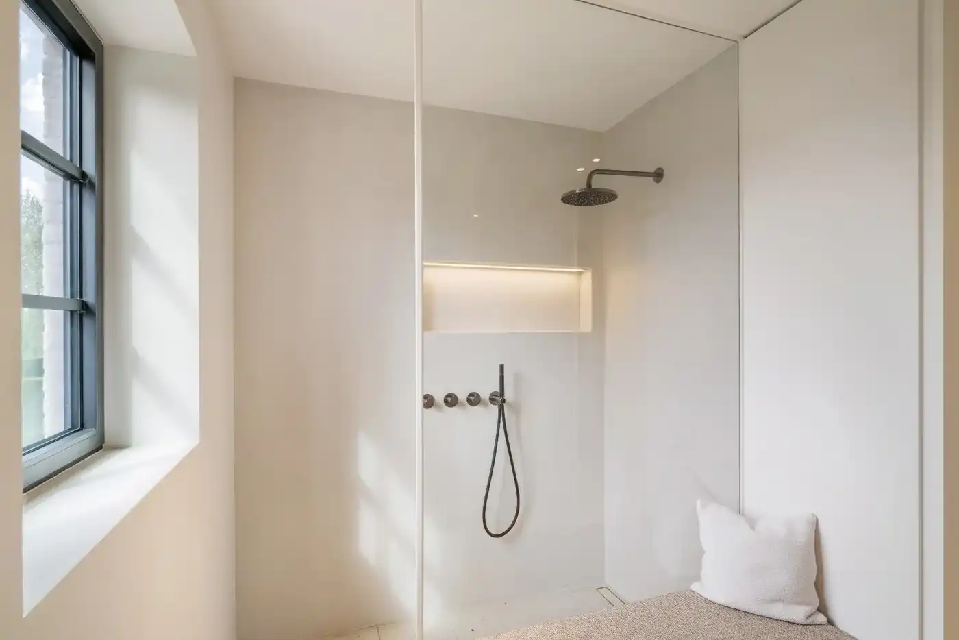 Nieuwbouw onder registratierechten! Villa met zonovergoten leefruimtes en een tijdloos design foto 20