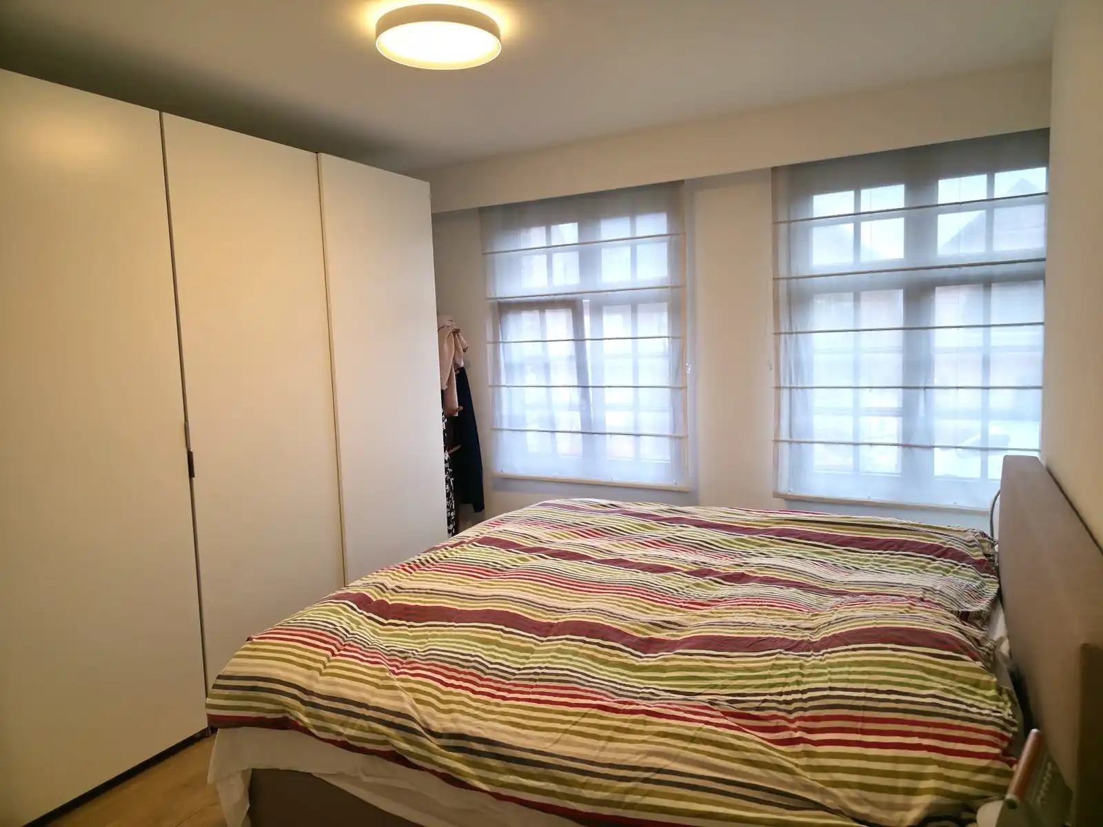 Prachtig appartement met 2 slaapkamers, ruim terras en garagebox in het hart van ’s-Gravenwezel foto 9