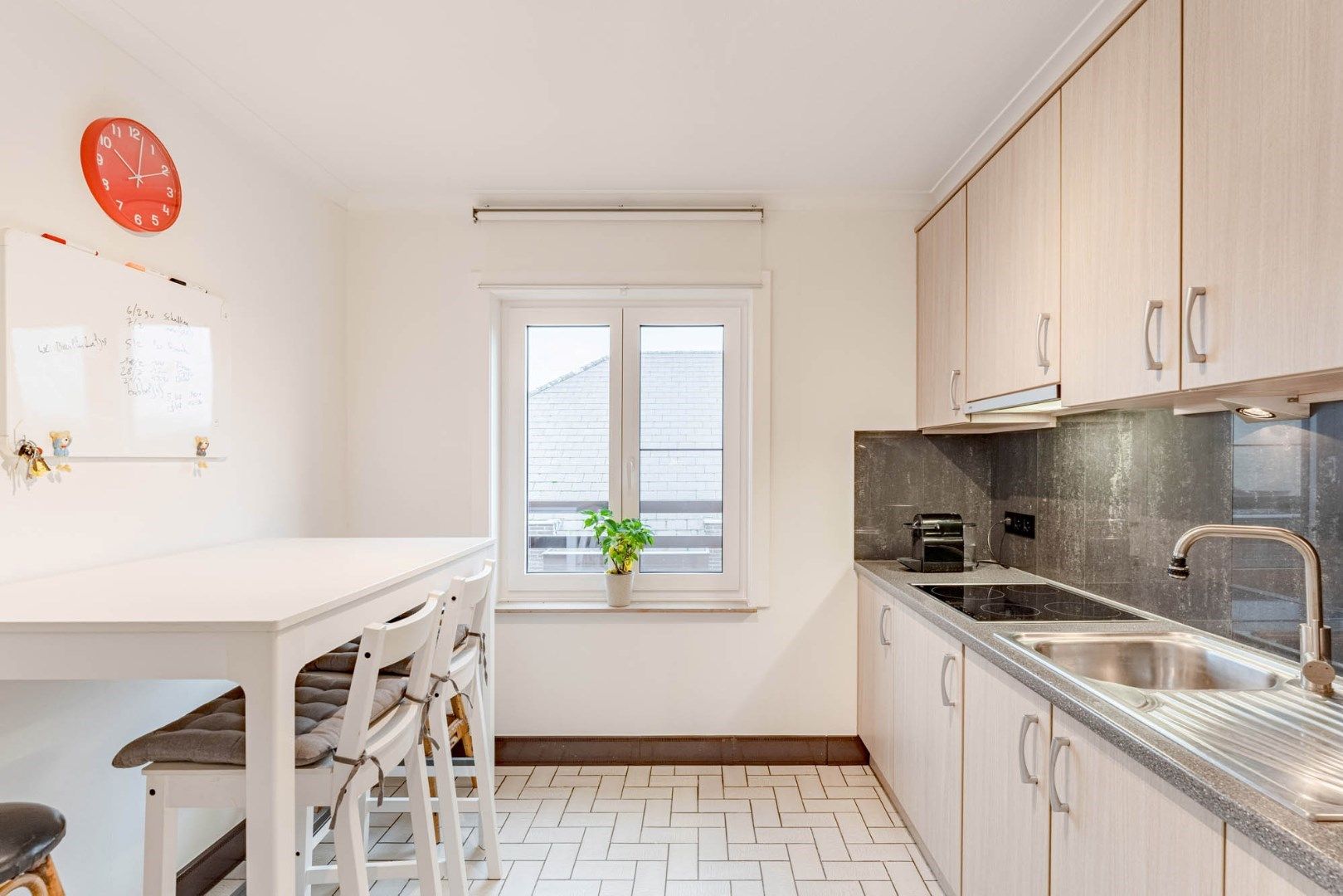 Verzorgd tweeslaapkamer-appartement met garage en berging op enkele minuutjes van het centrum van Munsterbilzen foto 4