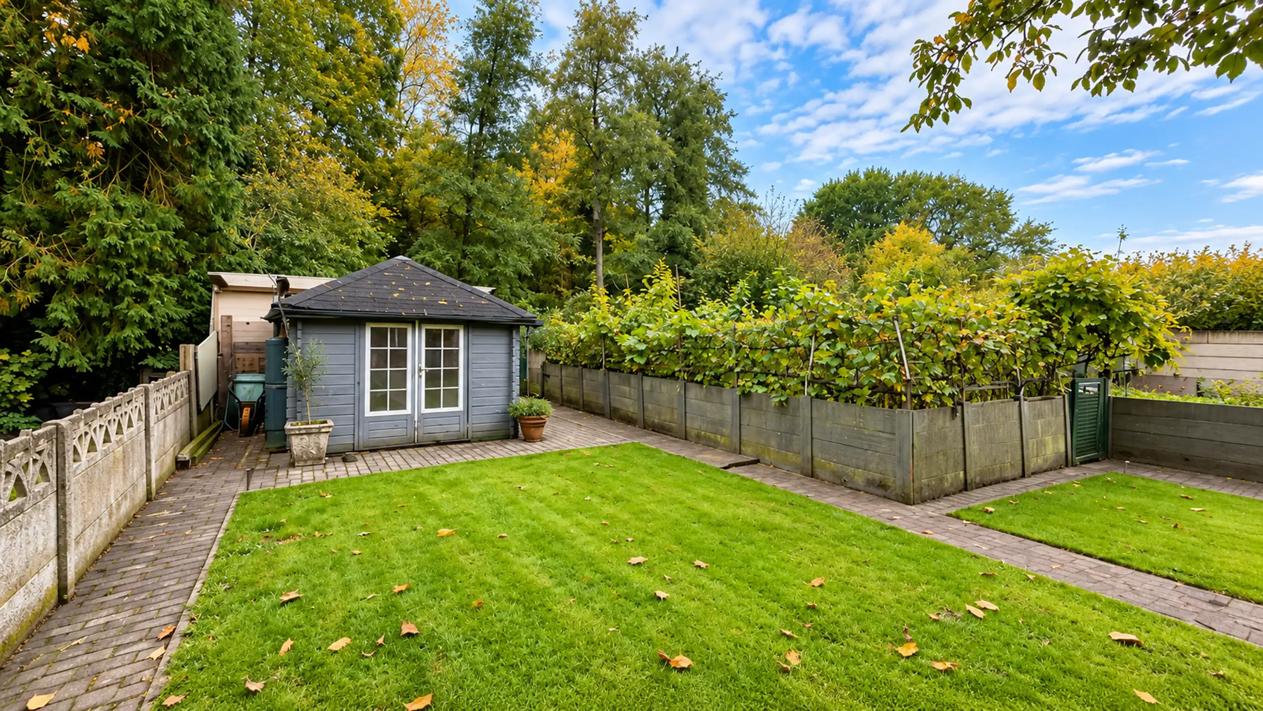 Instapklare halfopen bebouwing met zonnige tuin en garagebox foto 43