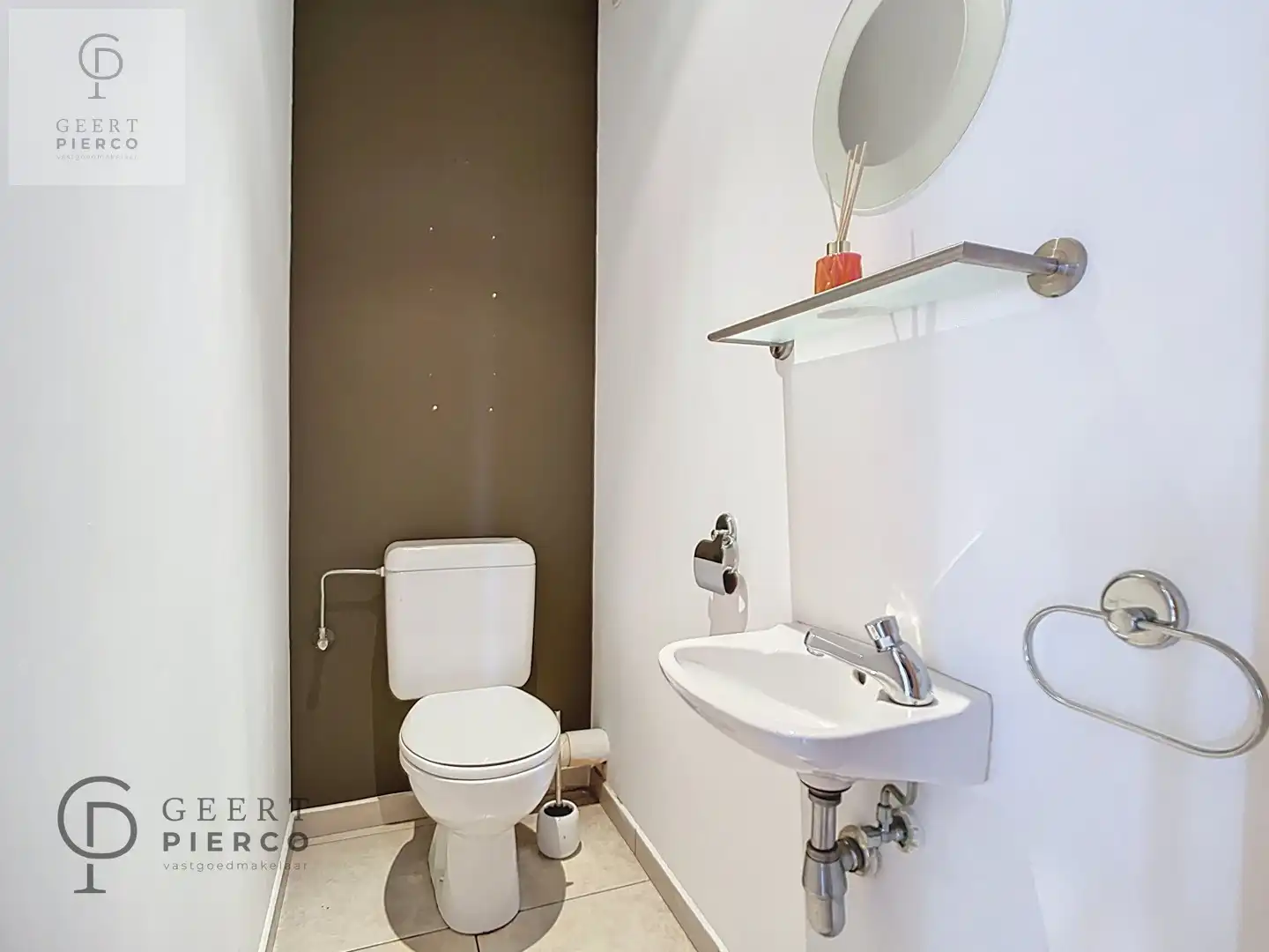 Ruim appartement met twee slaapkamers, kelder en ondergrondse staanplaats. foto 16