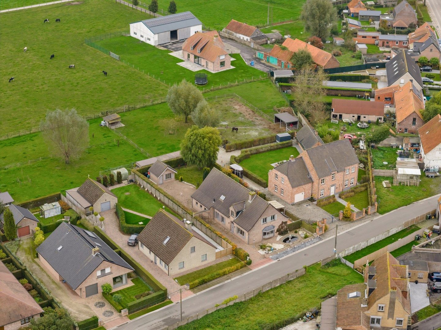  ALLEENSTAANDE VILLA MET 5/6 SLAAPKAMERS, DUBBELE GARAGE EN TUIN  foto 3