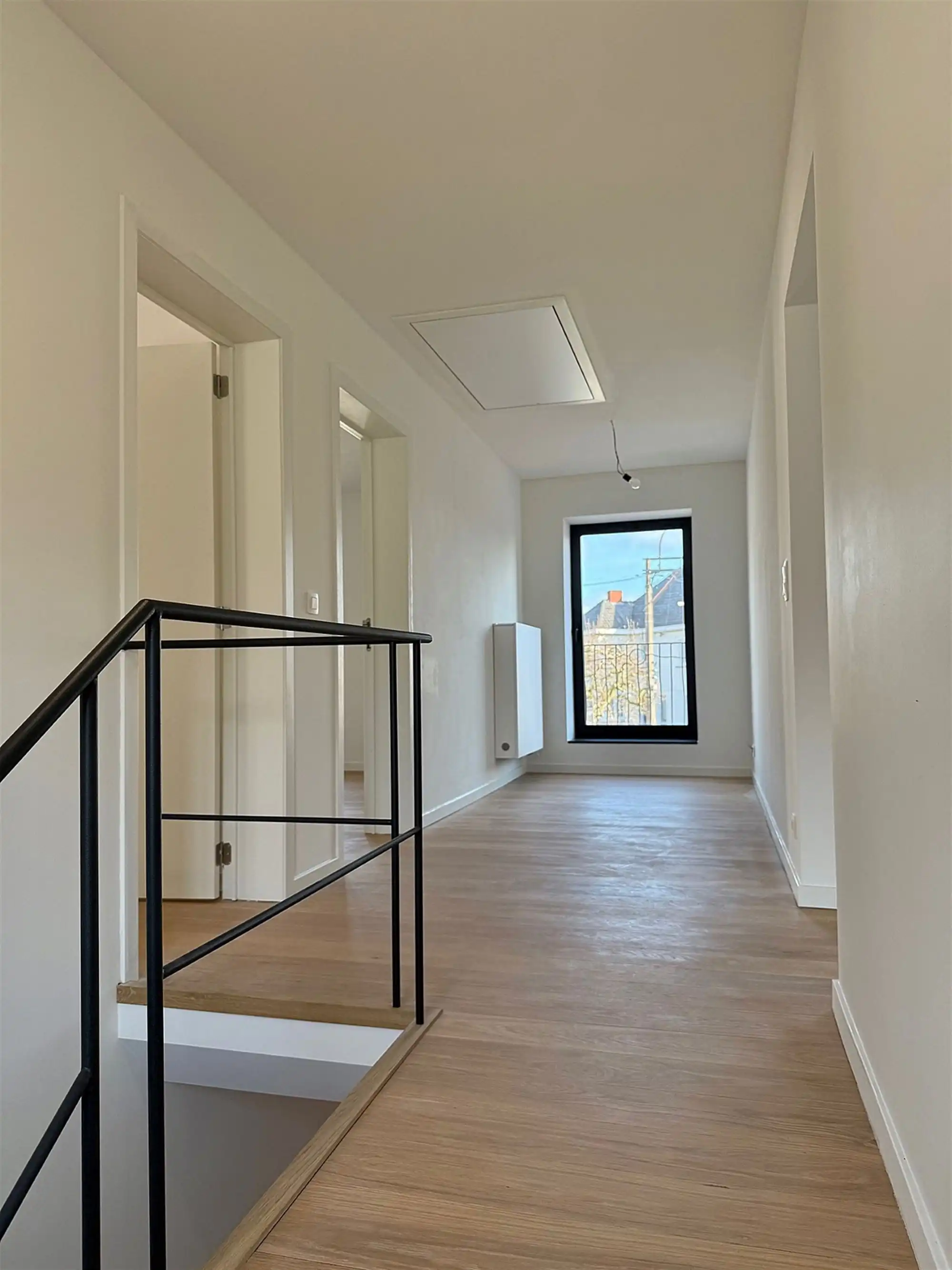 Ruime instapklare kwalitatief gerenoveerde WONING met 3 SLAAPKAMERS & TERRAS foto 12