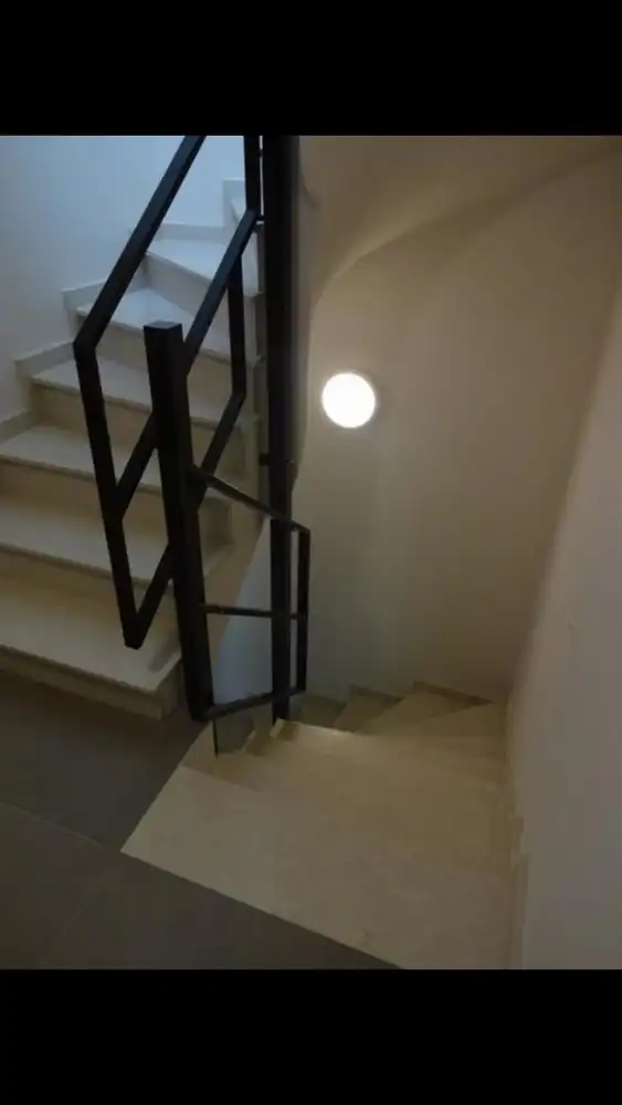 APPARTEMENT MET TWEE SLAAPKAMERS, TERRAS EN PARKEERPLAATS. foto 13