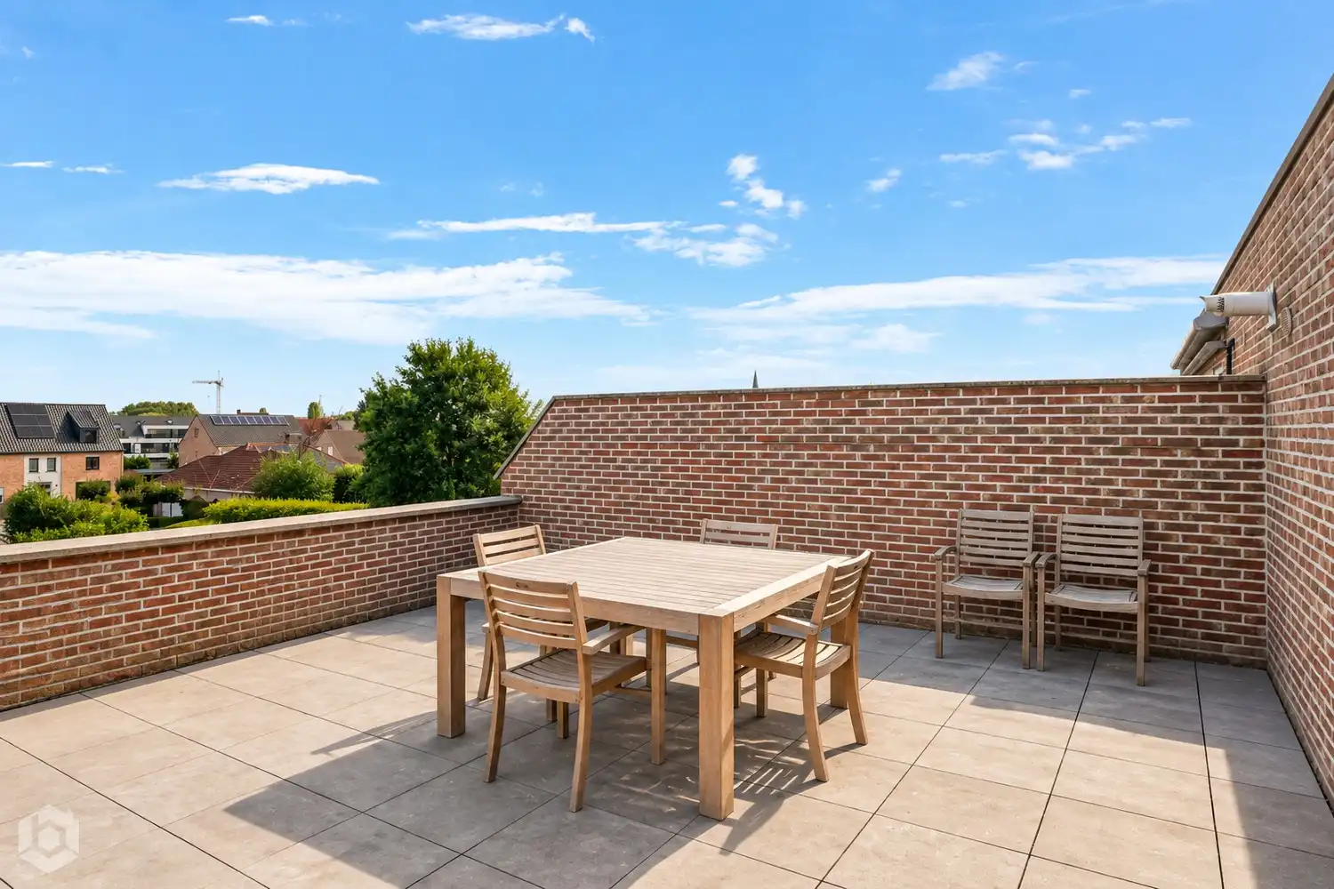 Instapklaar appartement met 2 slpkrs, riant terras en garage foto 6
