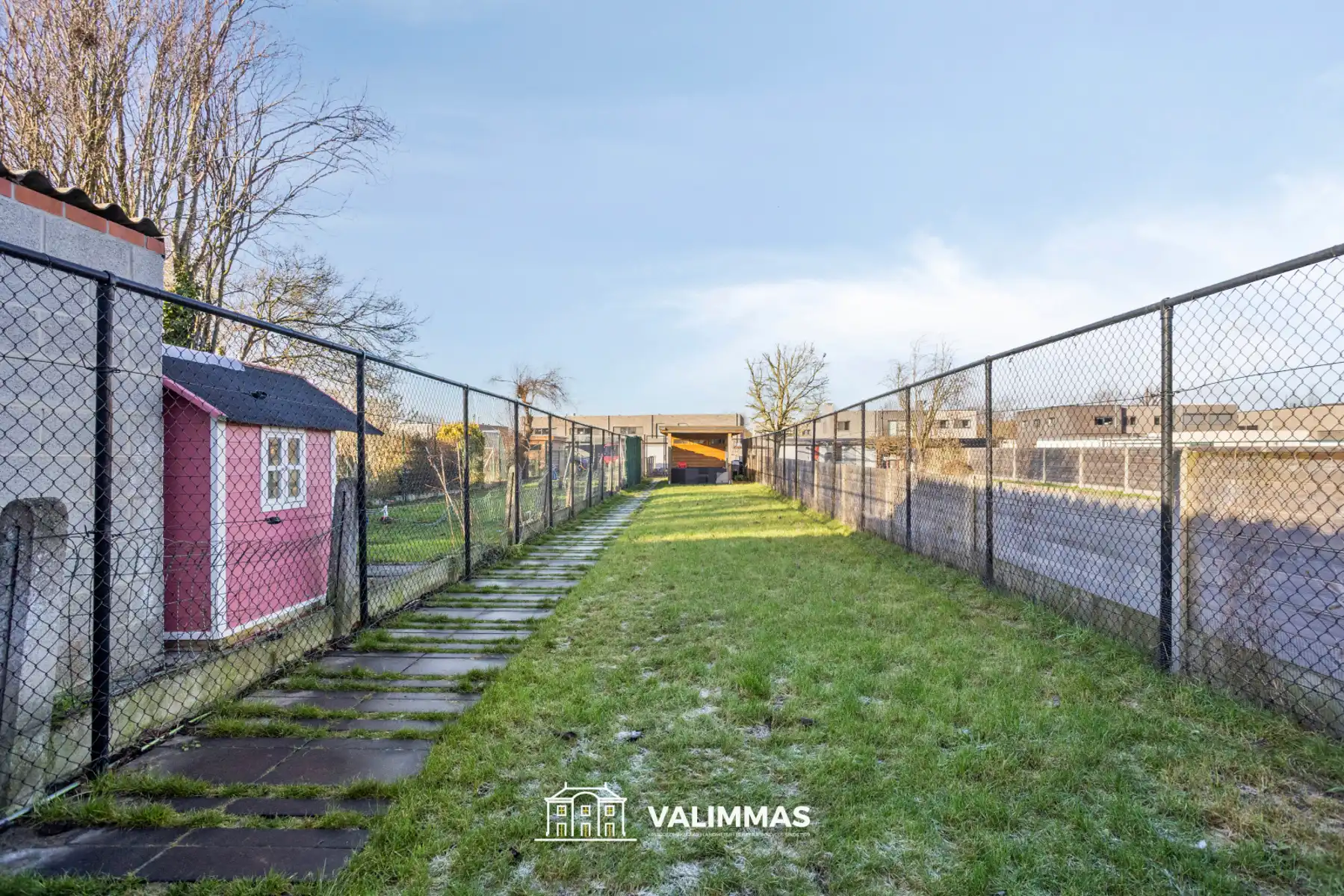 Totaal gerenoveerde woning met parking en mooie tuin... foto 11