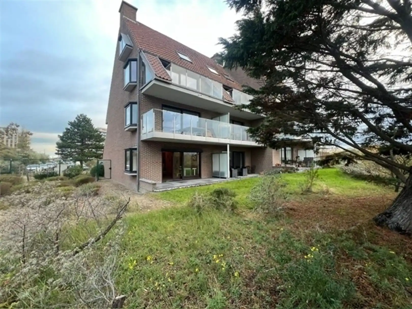 Zuidgericht appartement met groot terras en prachtig duinenzicht op toplocatie! foto 13