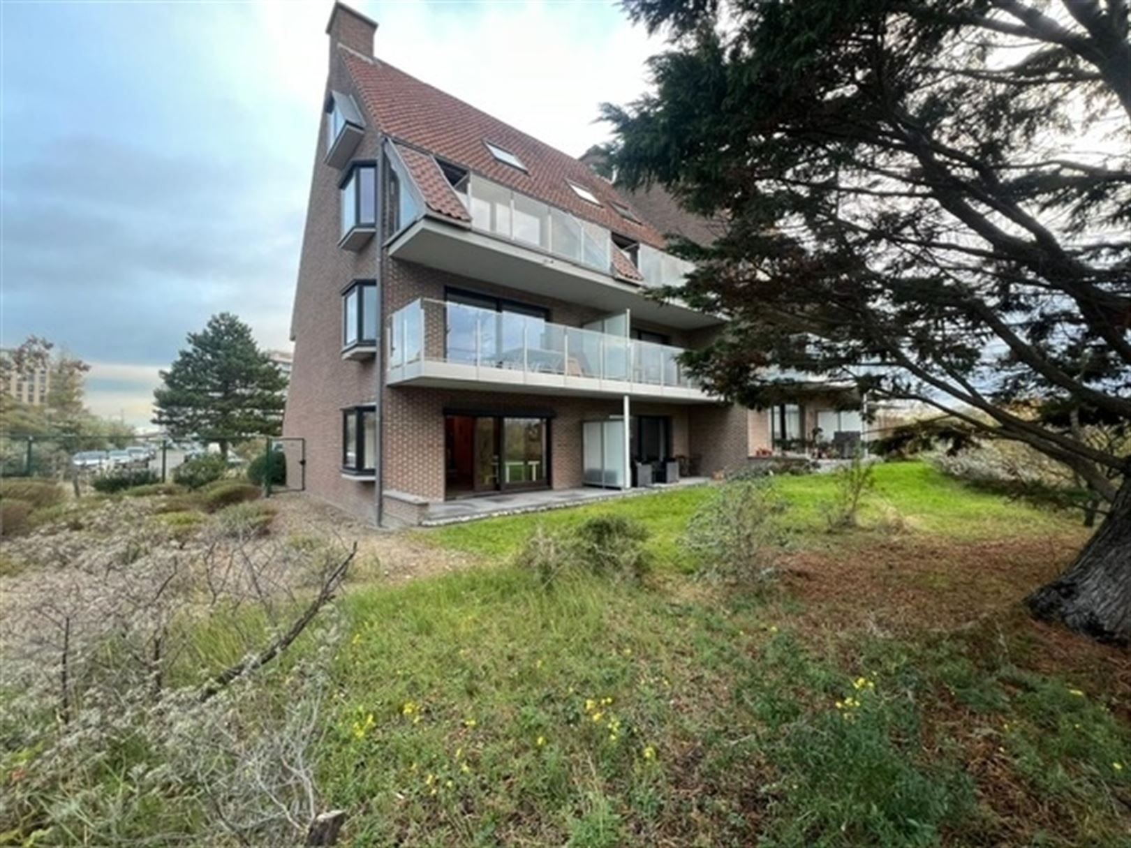 Zuidgericht appartement met groot terras en prachtig duinenzicht op toplocatie! foto 13